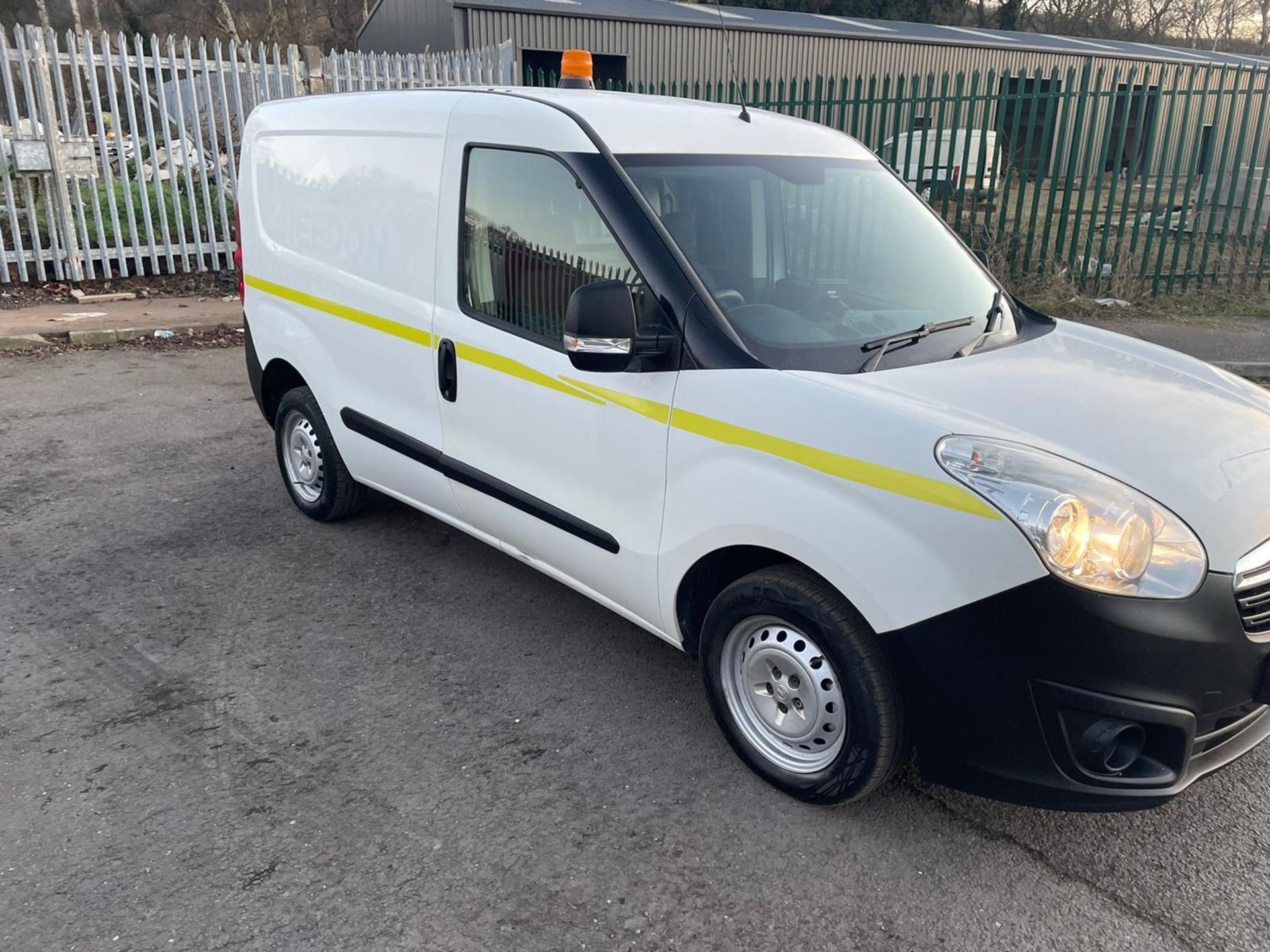 2015/65 VAUXHALL COMBO 2000 L1H1 CDTI SS E-FLEX WHITE PANEL VAN, 121,144 MILES *NO VAT* - Image 8 of 20