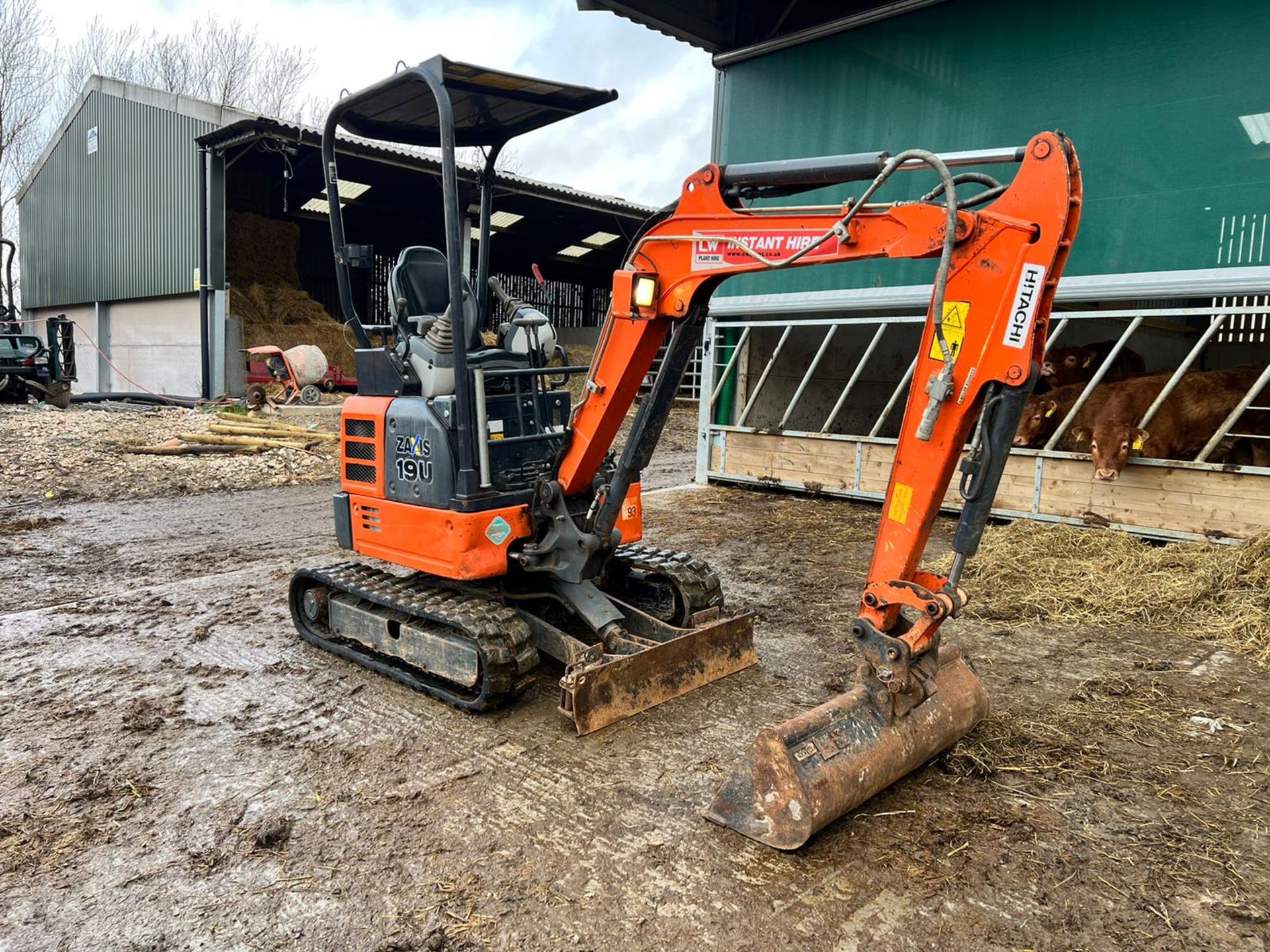 2017 HITACHI ZAXIS 19U 1.9 TON MINI DIGGER, RUNS DRIVES LIFTS, SHOWING A LOW 1609 HOURS