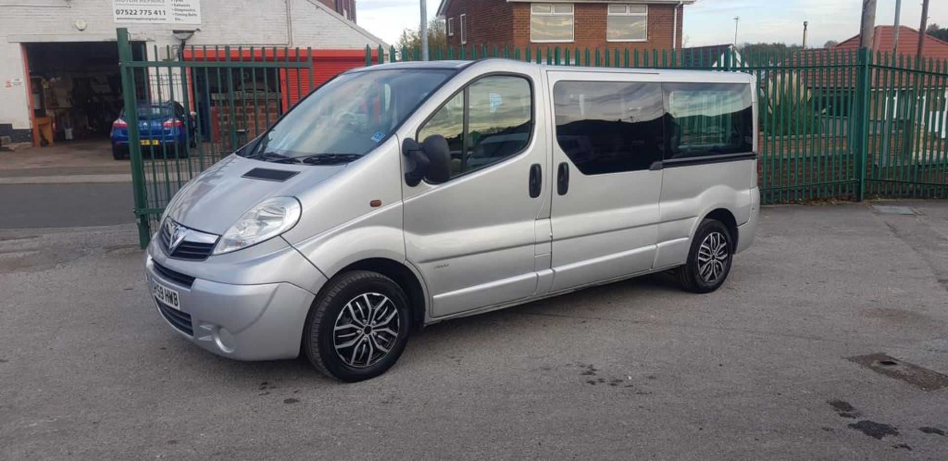 2009 VAUXHALL VIVARO COMBI LWB SILVER MINIBUS, 2.0 DIESEL ENGINE, 234,770 MILES *NO VAT*