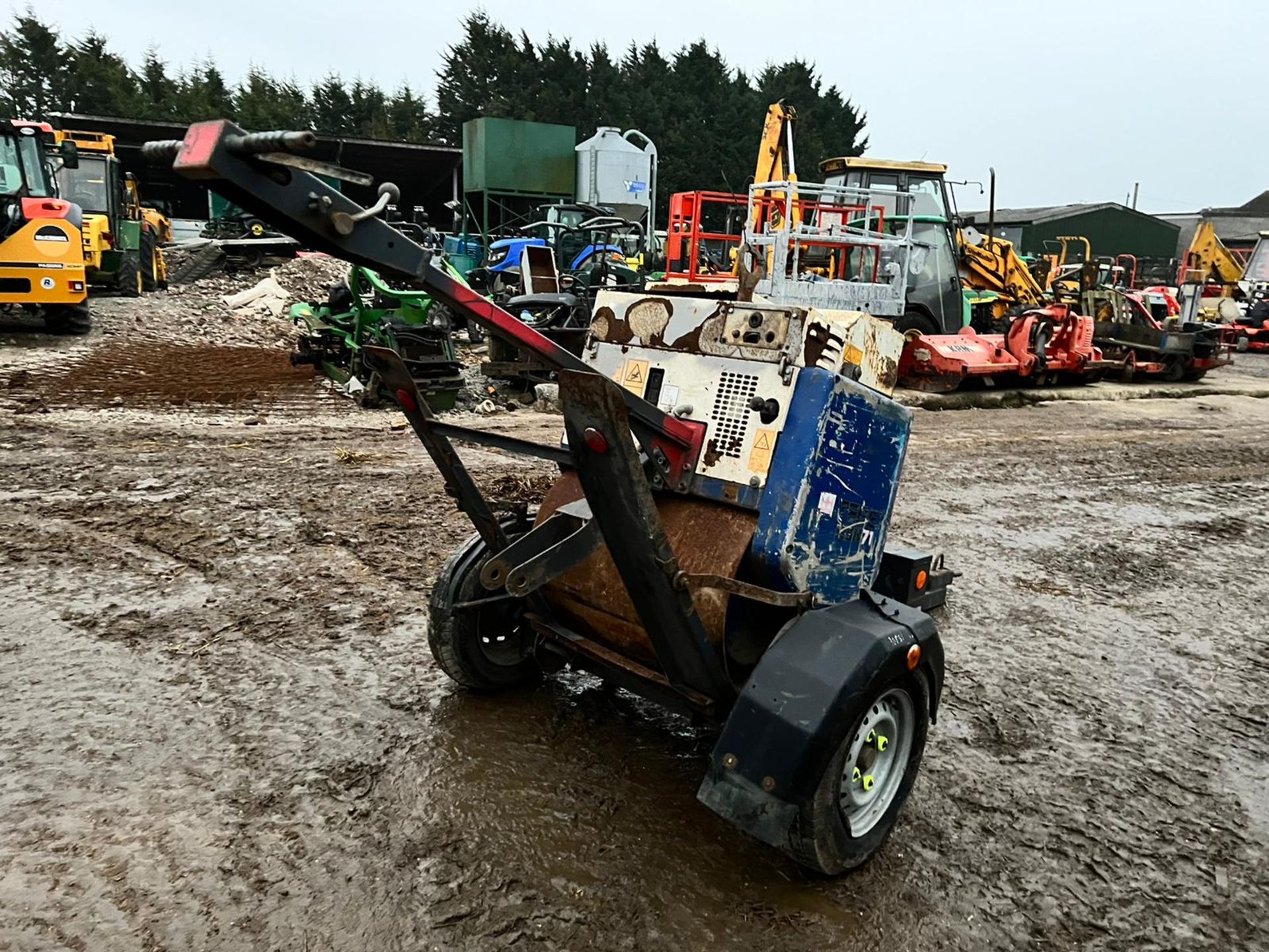 TEREX MBR71 F/R DIESEL SINGLE DRUM PEDESTRIAN VIBRATING ROLLER WITH 2016 SINGLE AXEL TRAILER - Image 4 of 10