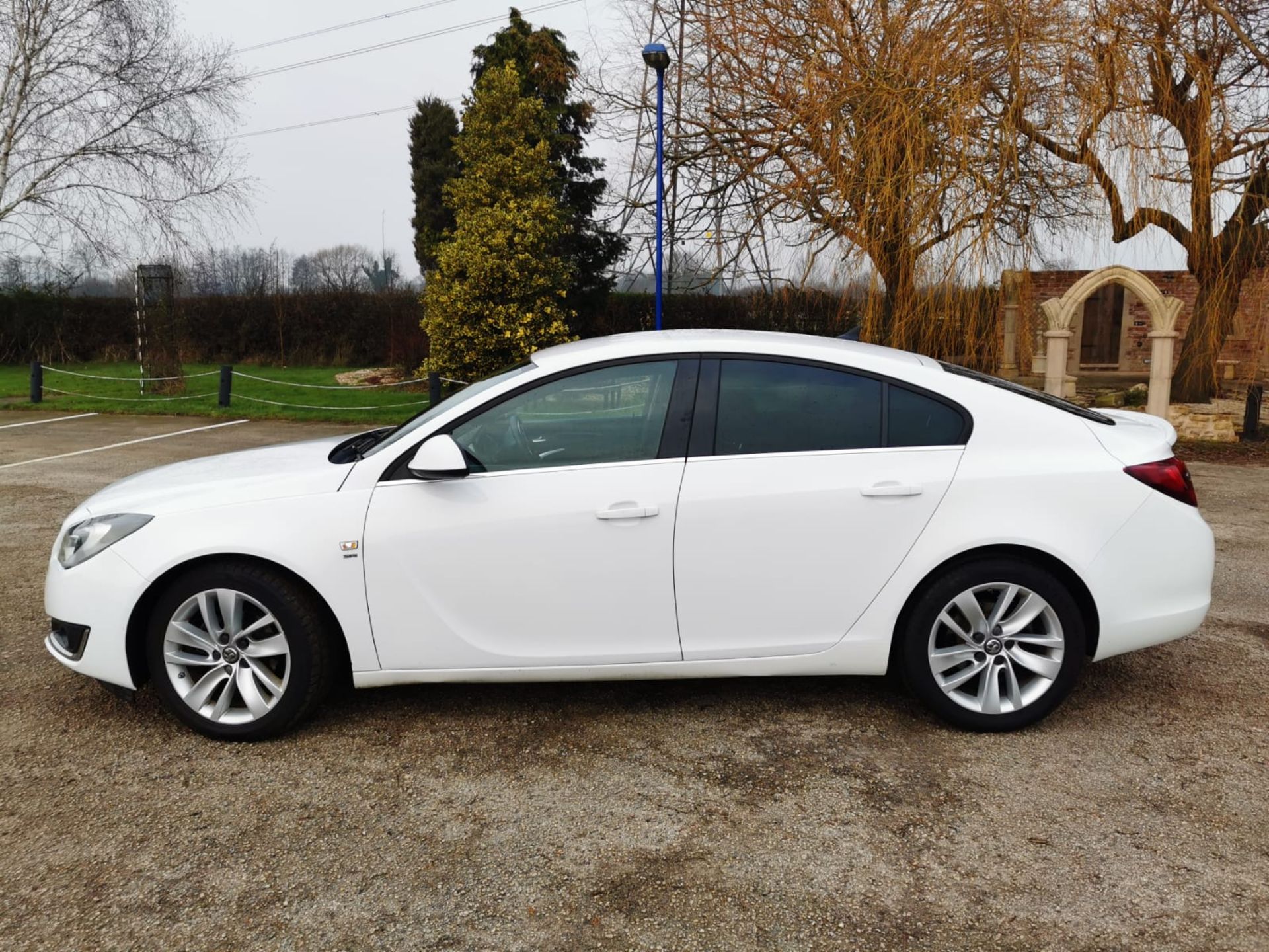 2016 VAUXHALL INSIGNIA SRI NAV CDTI EFLEX WHITE HATCHBACK, 75,492 MILES *NO VAT* - Image 4 of 27