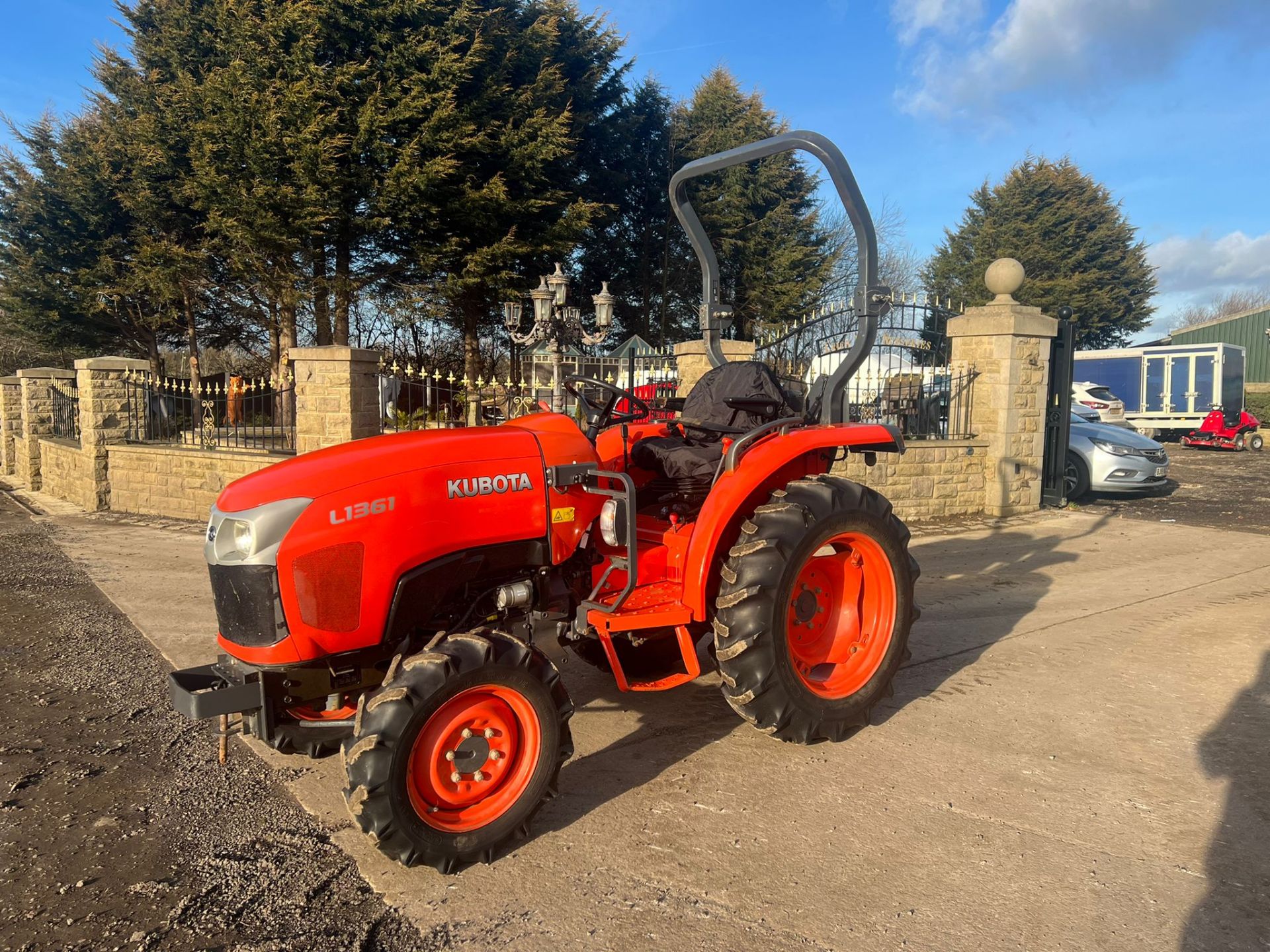 2019 KUBOTA L1361 4 WHEEL DRIVE TRACTOR, 36hp, 3 POINT LINKAGE, RUNS AND WORKS *PLUS VAT* - Image 3 of 11