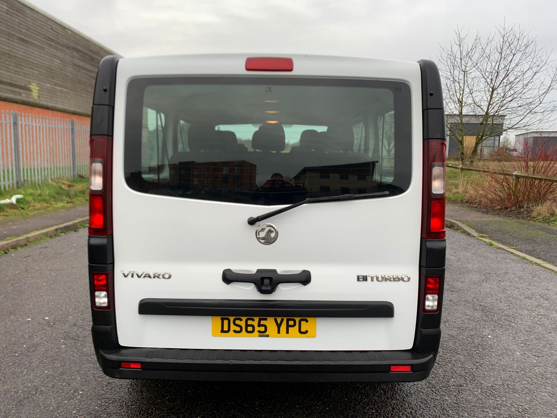 2015 VAUXHALL VIVARO COMBI CDTI S/S WHITE 9 SEATER MPV, 110,167 MILES, 1.6 DIESEL *NO VAT* - Image 6 of 21