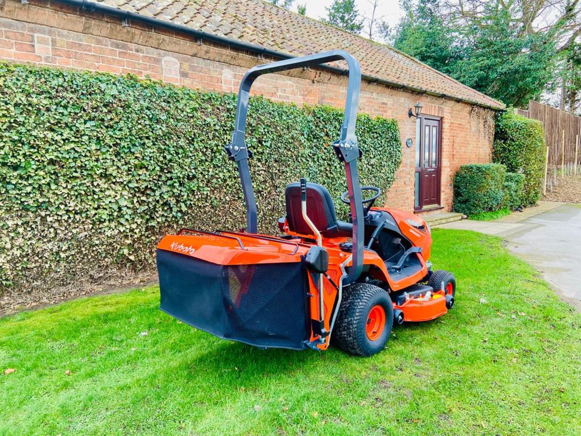 KUBOTA GR1600 MK2 MOWER, BRAND NEW, C/W COLLECTOR, 42" ROTARY CUT *PLUS VAT* - Image 5 of 9