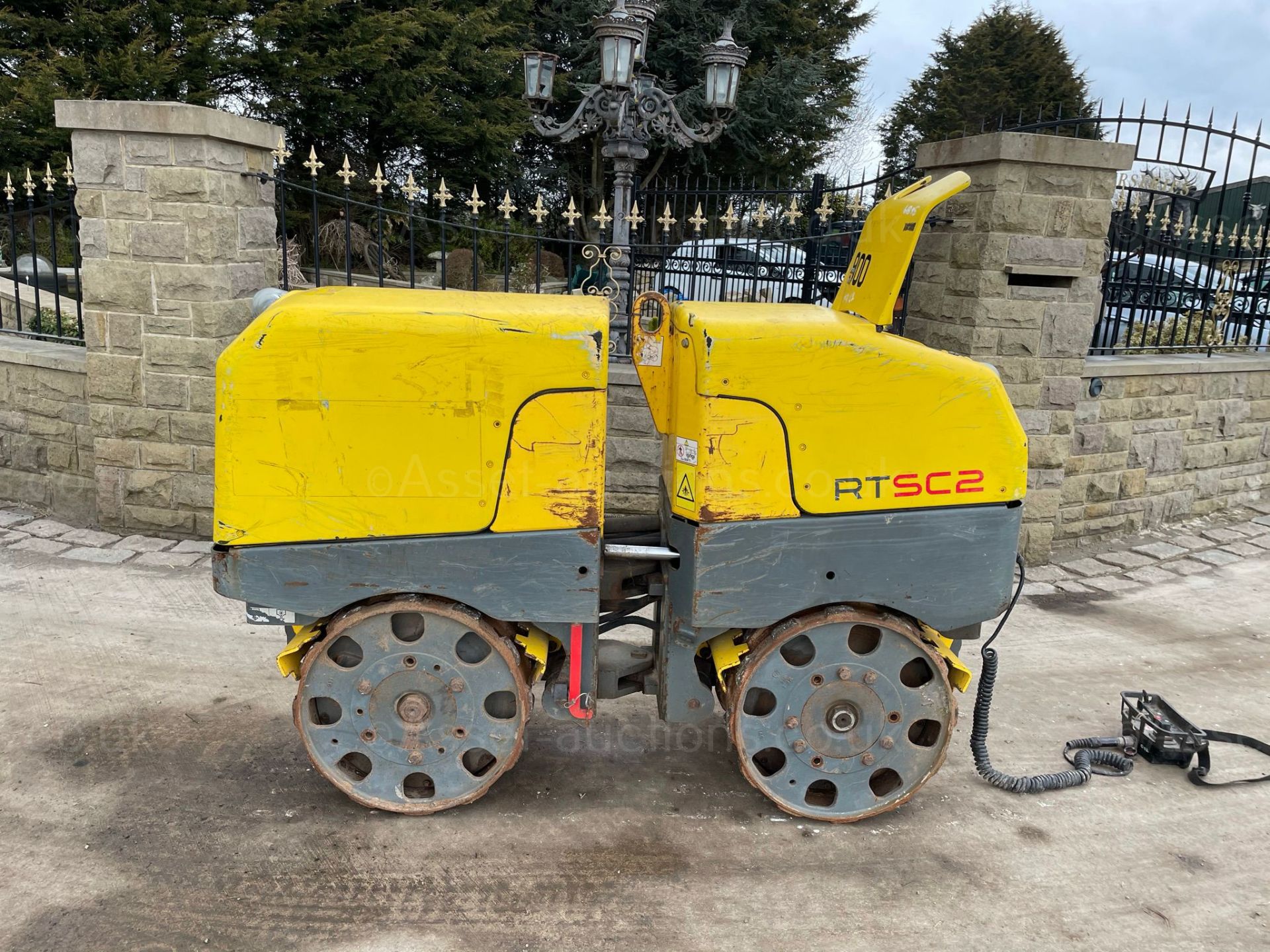 2014 WACKER NEUSON RTSC2 WALK BEHIND TRENCH ROLLER, RUNS AND DRIVES, SHOWING A LOW 402 HOURS - Image 7 of 9