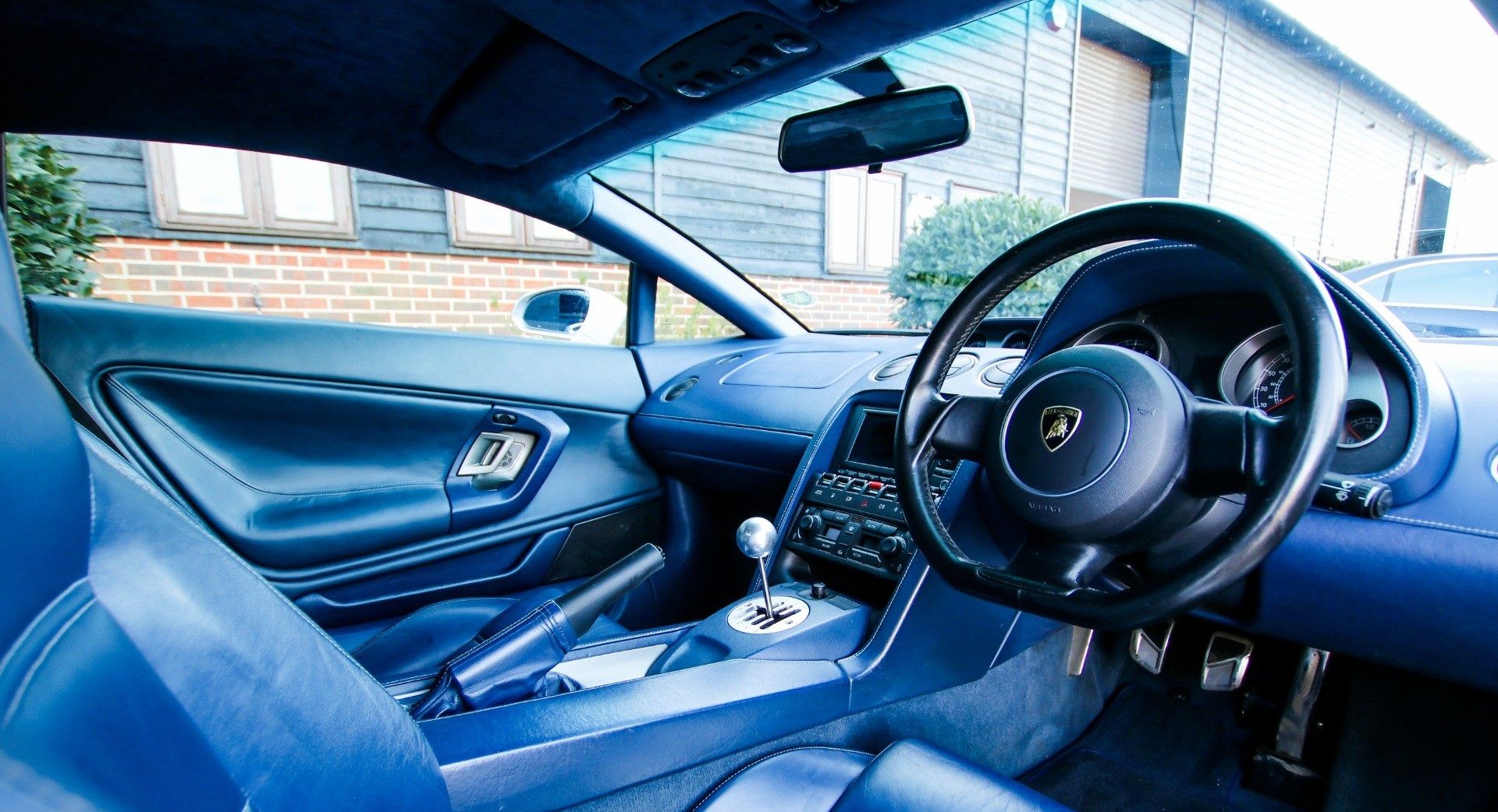 LAMBORGHINI GALLARDO 5.0 V10 COUPE, MANUAL, SILVER/ BLUE SCURO LEATHER INTERIOR, 60,800 MLS NO VAT - Image 29 of 36