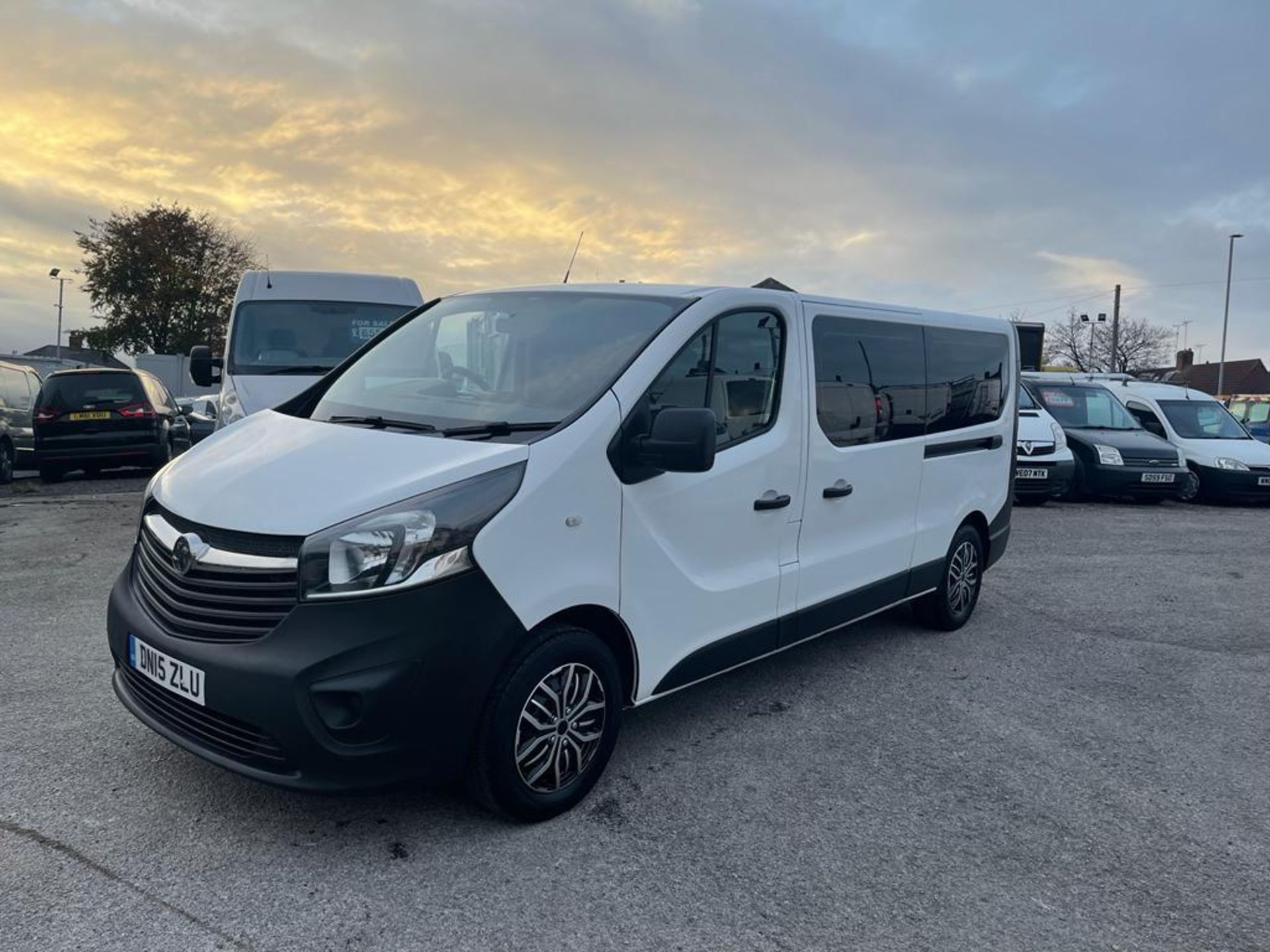 2015 VAUXHALL VIVARO CDTI WHITE 9 SEATER MPV, 1.6 DIESEL ENGINE, 85,736 MILES *NO VAT*