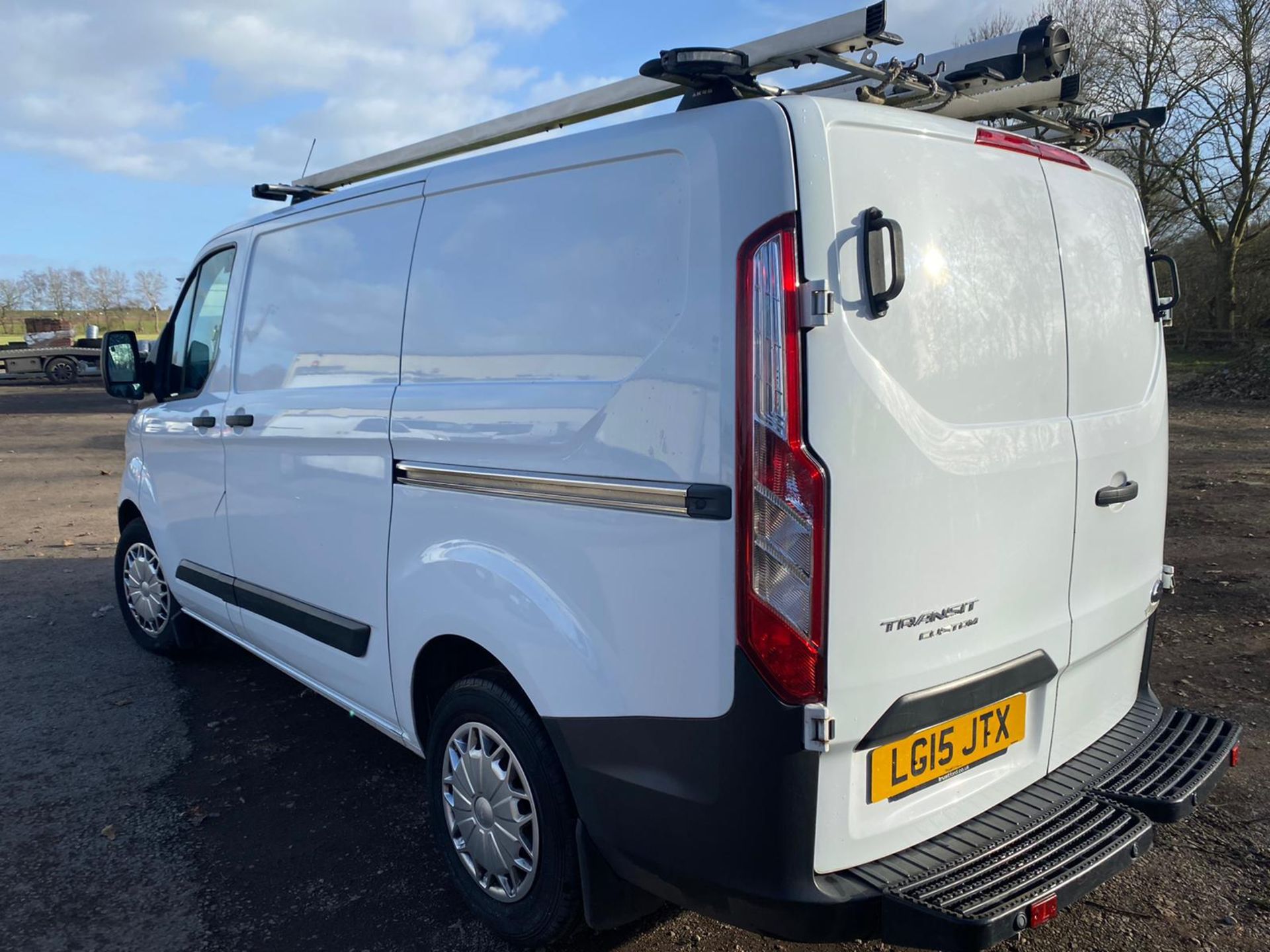 2015 FORD TRANSIT CUSTOM 310 ECO-TECH WHITE PANEL VAN, 2 SINGLE SEATS, 47K MILES WITH FSH *PLUS VAT* - Image 3 of 5