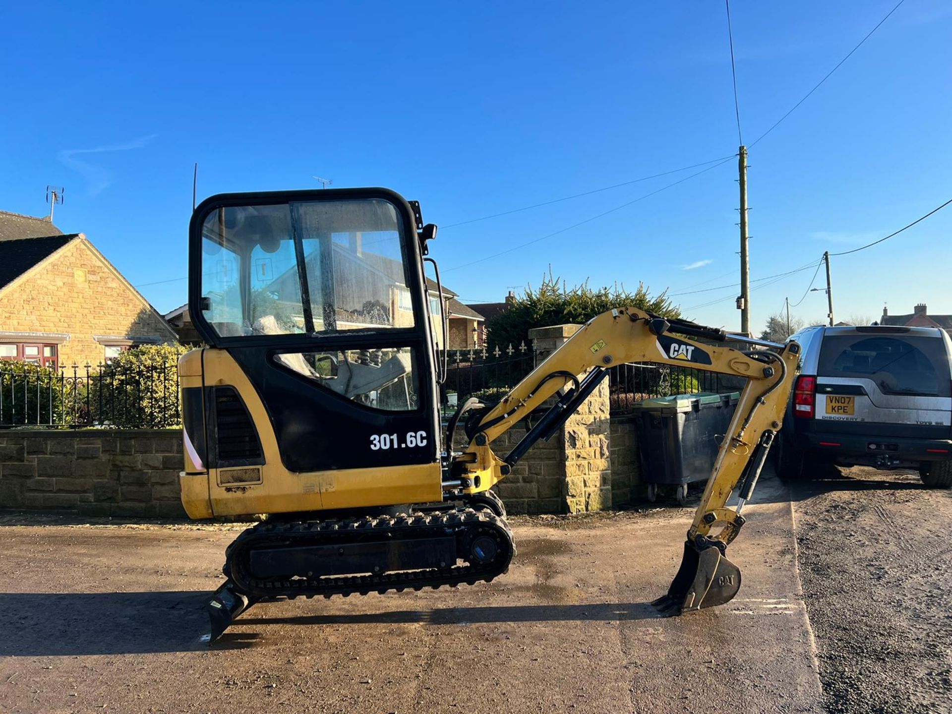 CATERPILLAR 301.6C 1.6 TON MINI DIGGER, RUNS DRIVES AND DIGS, 3 CYLINDER DIESEL ENGINE, YEAR 2007 - Image 8 of 18