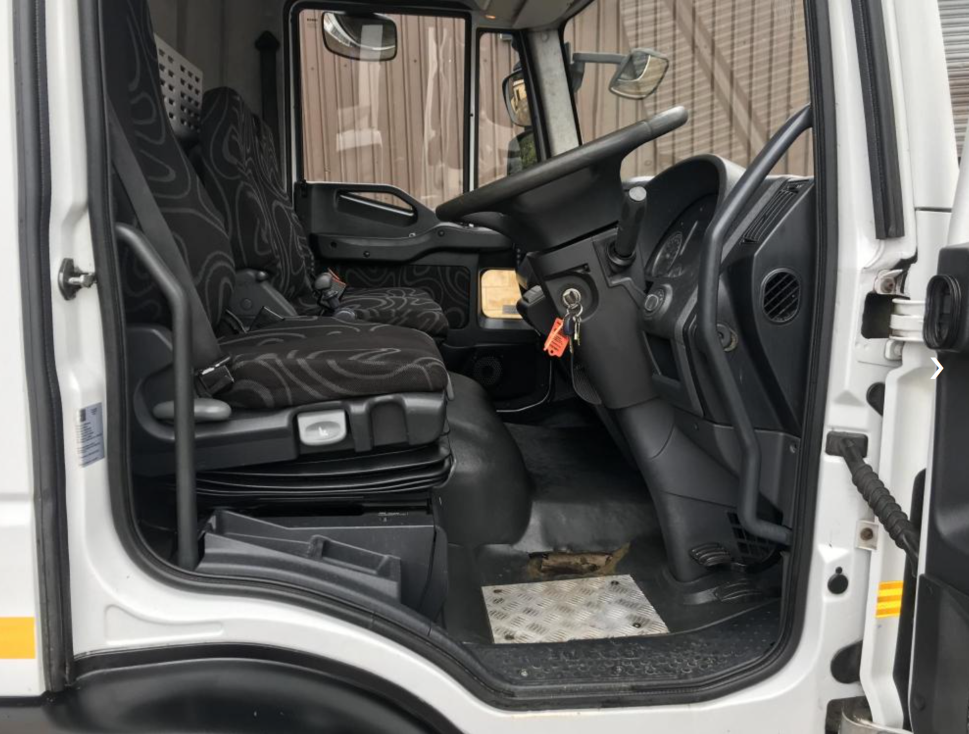 2013/63 PLATE IVECO EUROCHARGE 120E18 12 TON 24ft10 ALLOY DROPSIDE TRUCK, 3 CAB SEATS *PLUS VAT* - Image 5 of 10