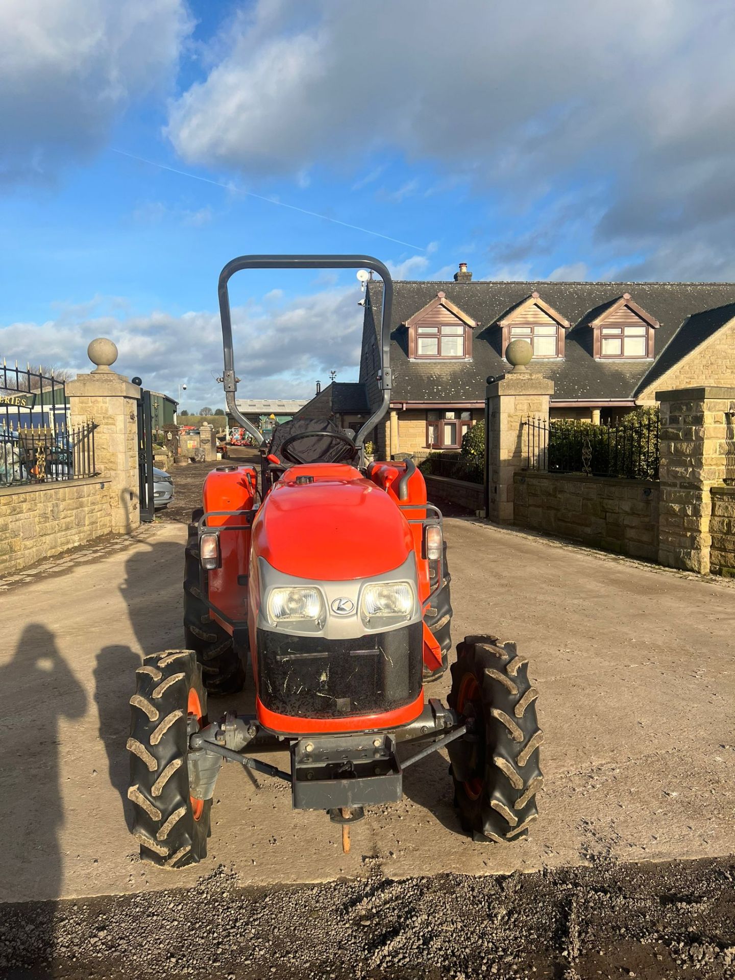 2019 KUBOTA L1361 4 WHEEL DRIVE TRACTOR, 36hp, 3 POINT LINKAGE, RUNS AND WORKS *PLUS VAT* - Image 2 of 11