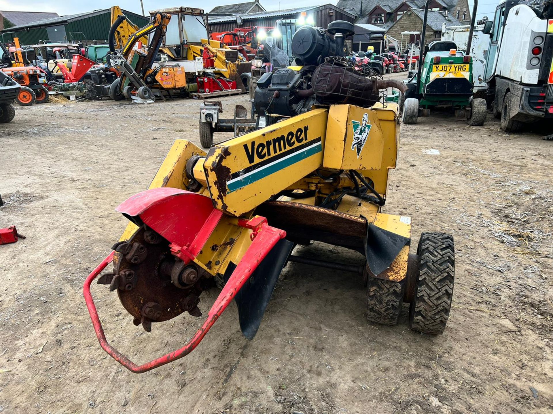 VERMEER SC252 TWIN WHEELED STUMP FRINDER WITH SINGLE AXLE TRAILER, 1885 HOURS *PLUS VAT* - Image 4 of 17