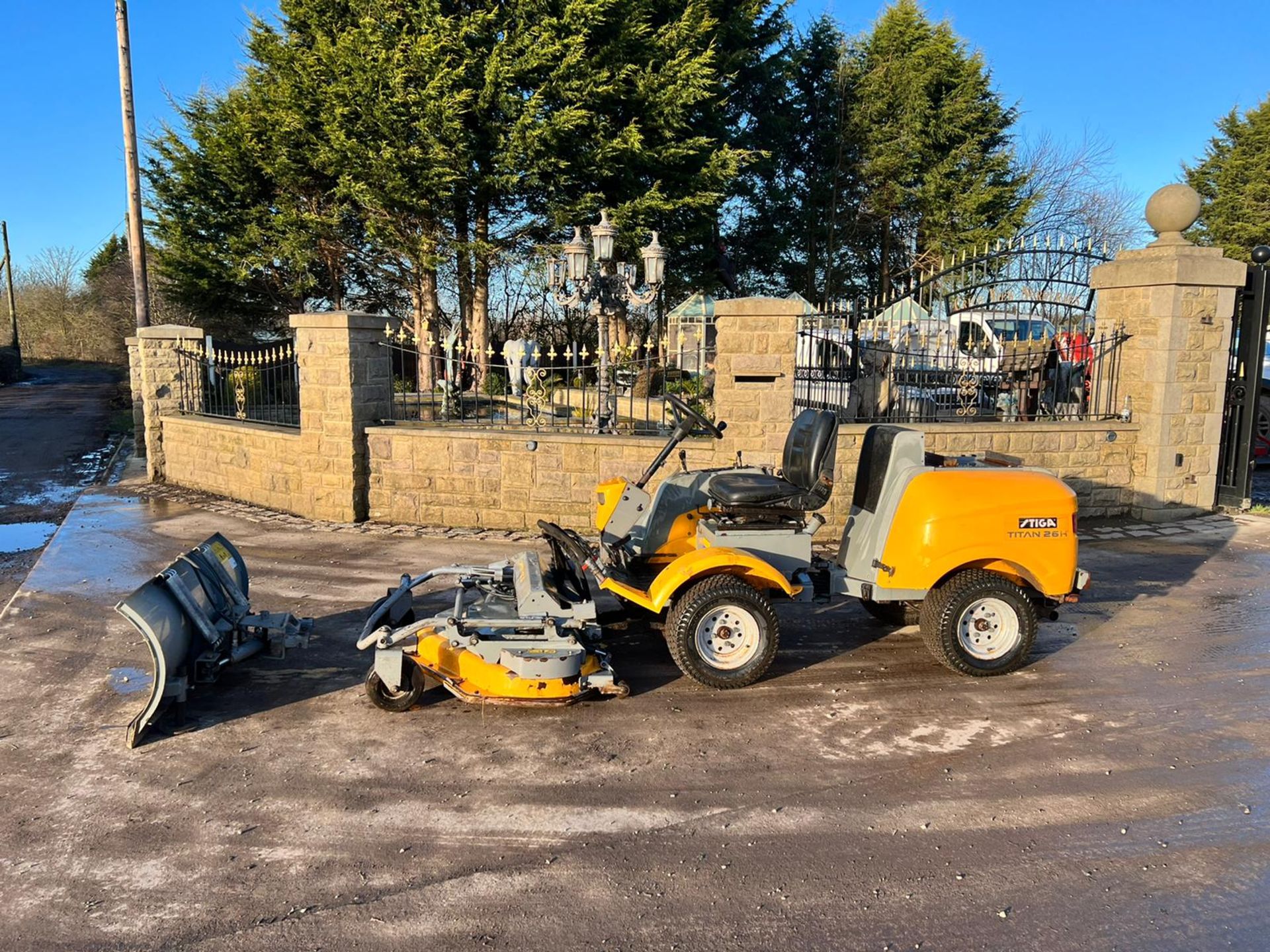 2008 STIGA TITAN 26H DIESEL COMMERCIAL RIDE ON MOWER WITH STIGA SB140 SNOW PLOUGH *PLUS VAT* - Image 3 of 14