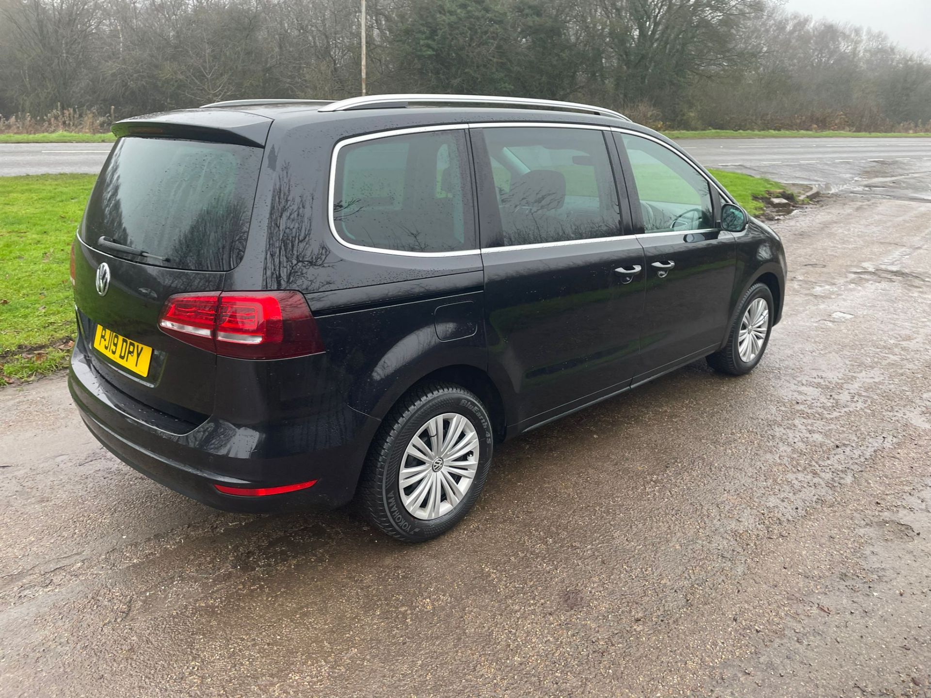 2019 VOLKSWAGEN SHARAN SE TDI S-A BLACK MPV, 65,632 MILES, AS BLUE, LANE ASSIST *NO VAT* - Image 7 of 42