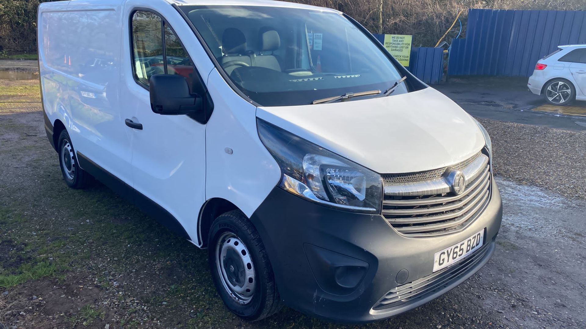 NP -  2015/65 VAUXHALL VIVARO  STARTS AND DRIVES GREAT - NO VAT - Image 3 of 13