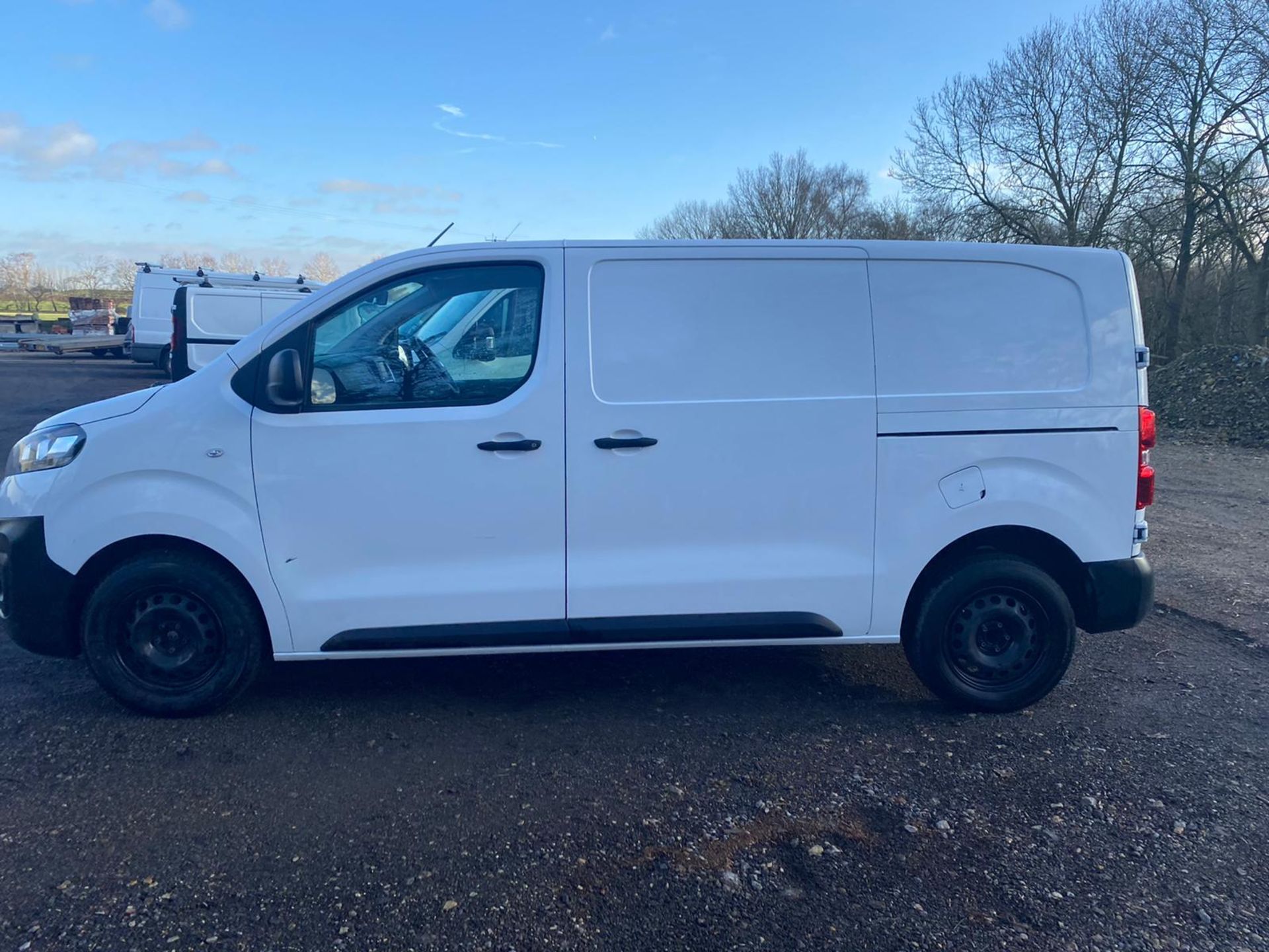 2020/69 VAUXHALL VIVARO 2900 DYNAMIC S/S WHITE PANEL VAN, 71K MILES, EURO 6, AIR CON *PLUS VAT* - Image 4 of 10