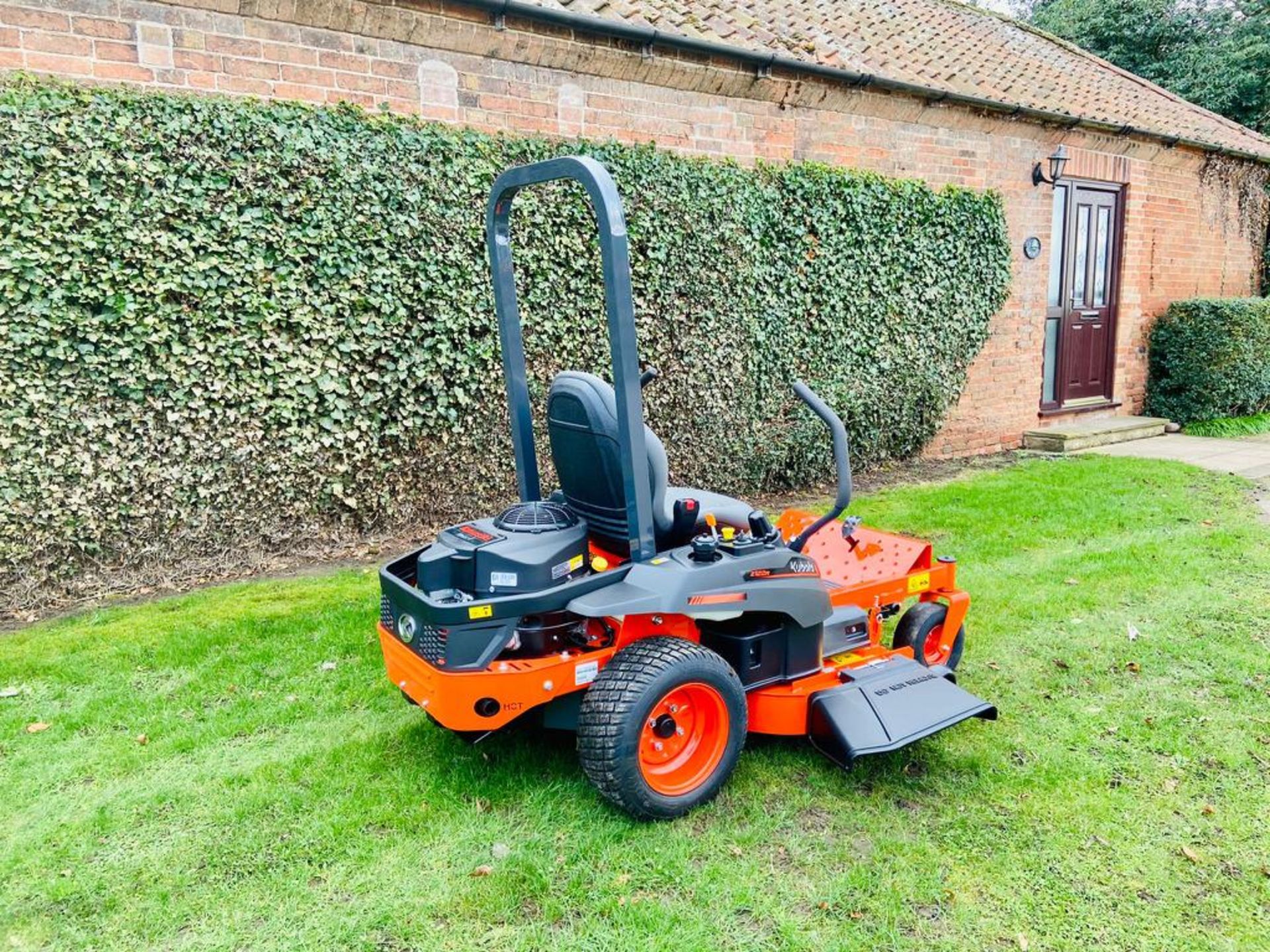 KUBOTA Z122R ZERO TURN MOWER, BRAND NEW, 42" ROTARY CUT *PLUS VAT* - Image 3 of 7