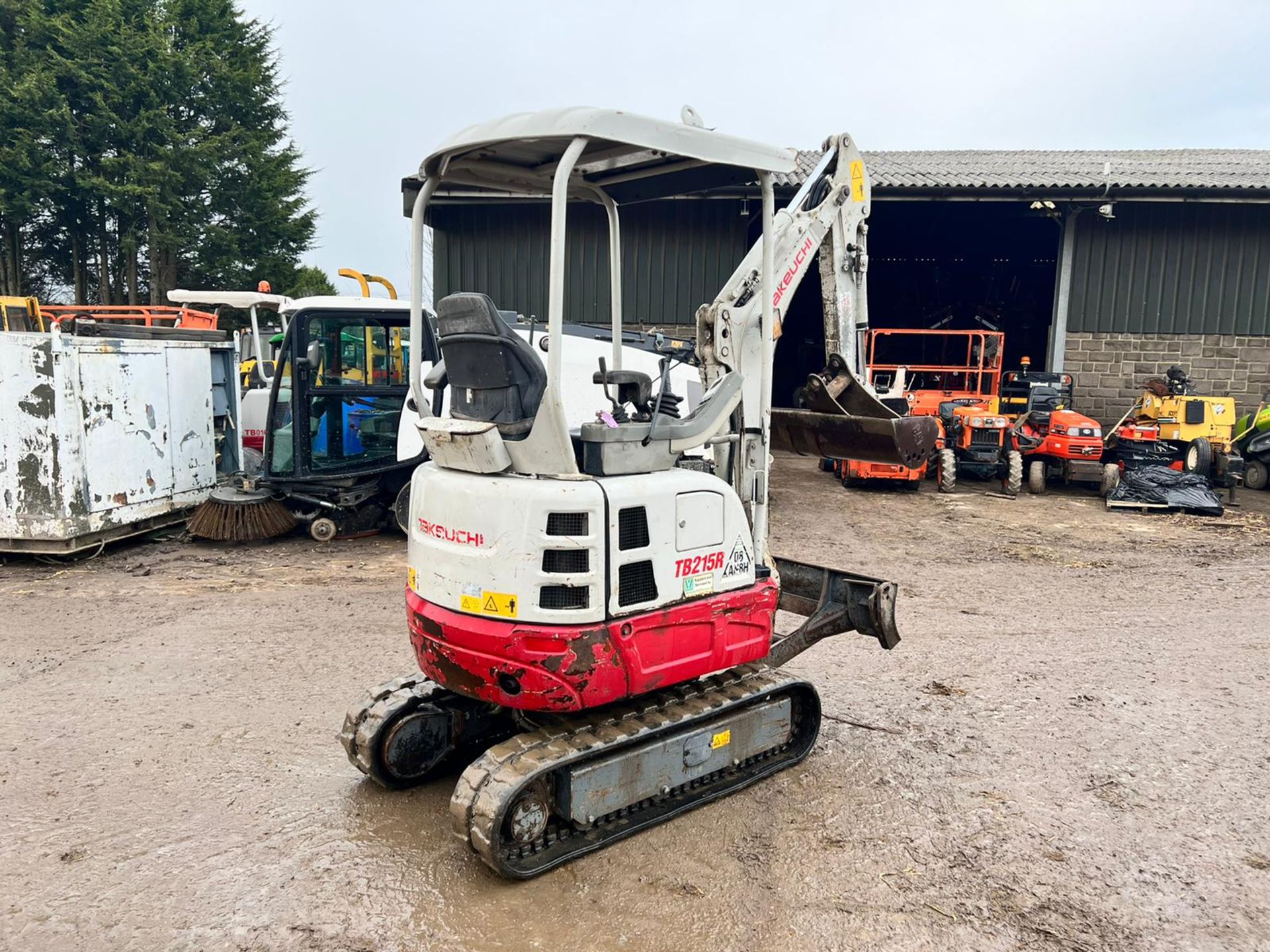 2015 TAKEUCHI TB215R 1.5 TON MINI DIGGER, RUNS DRIVES AND WORKS, 2 BUCKETS *PLUS VAT* - Image 8 of 22