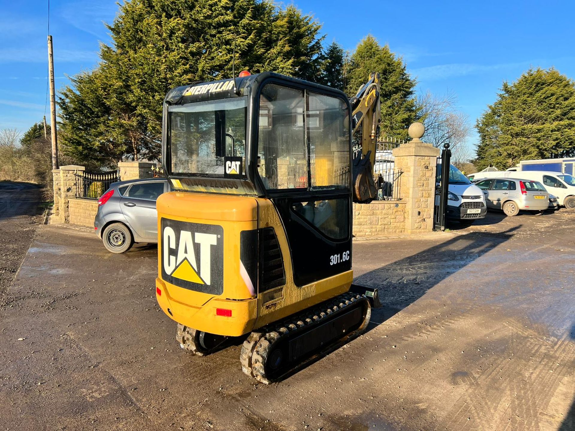 CATERPILLAR 301.6C 1.6 TON MINI DIGGER, RUNS DRIVES AND DIGS, 3 CYLINDER DIESEL ENGINE, YEAR 2007 - Image 7 of 18