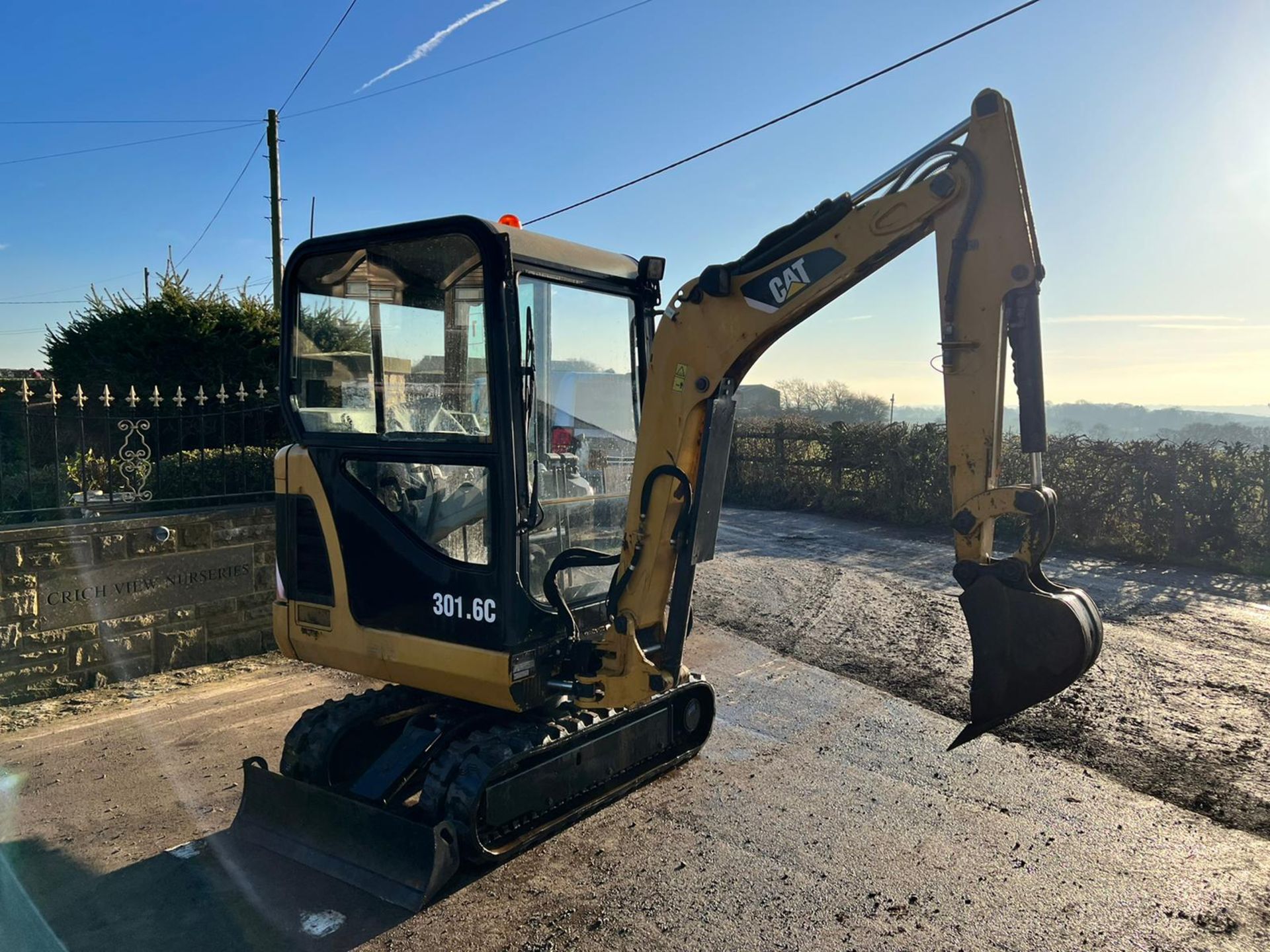 CATERPILLAR 301.6C 1.6 TON MINI DIGGER, RUNS DRIVES AND DIGS, 3 CYLINDER DIESEL ENGINE, YEAR 2007 - Image 9 of 18