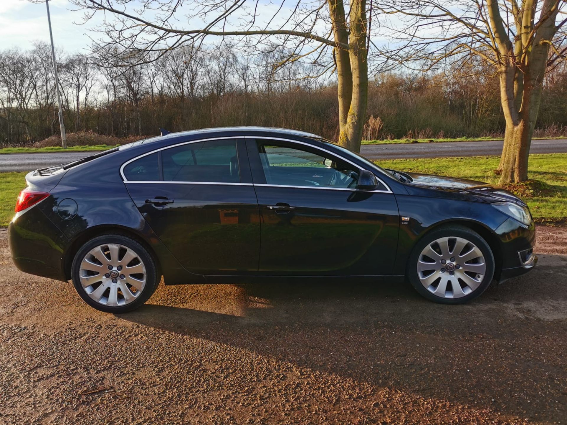 2014/64 VAUXHALL INSIGNIA ELITE NAV BI-TURBO BLACK HATCHBACK, 83,865 MILES WITH FSH *NO VAT* - Image 8 of 27