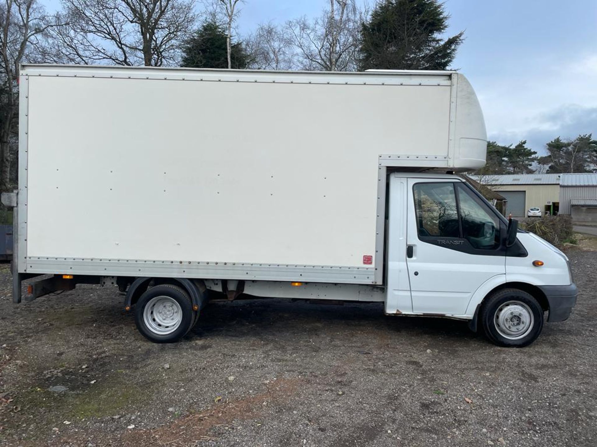 2012/62 FORD TRANSIT LUTON, 57K MILES WITH 9 SERVICE STAMPS, 2.2 DIESEL ENGINE *PLUS VAT* - Image 8 of 11