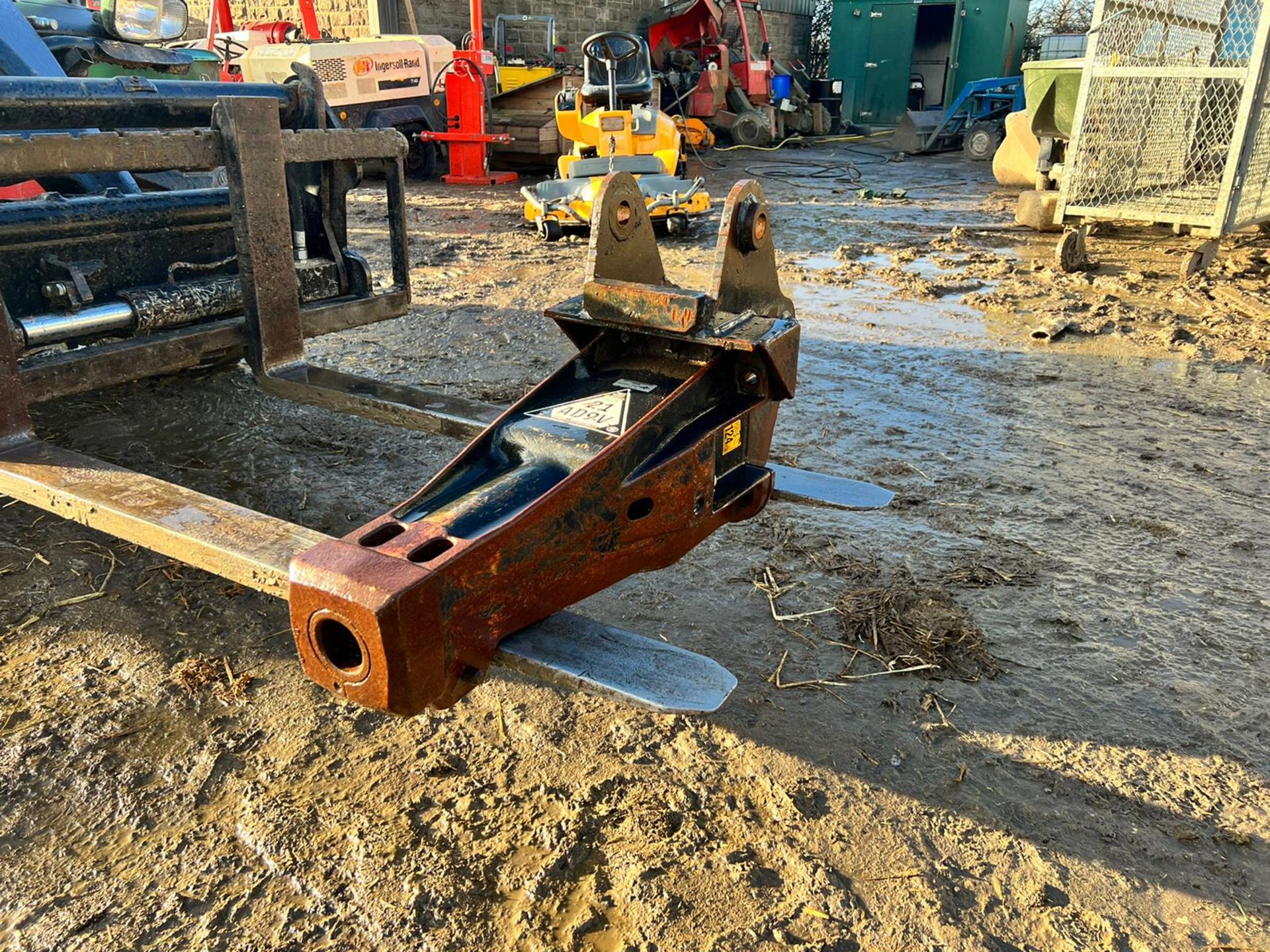 2011 ATLAS COPCO HM165 ROCK BREAKER, CAME OF A JCB 2CX, NO PIPES OR CHISEL *PLUS VAT* - Image 5 of 7