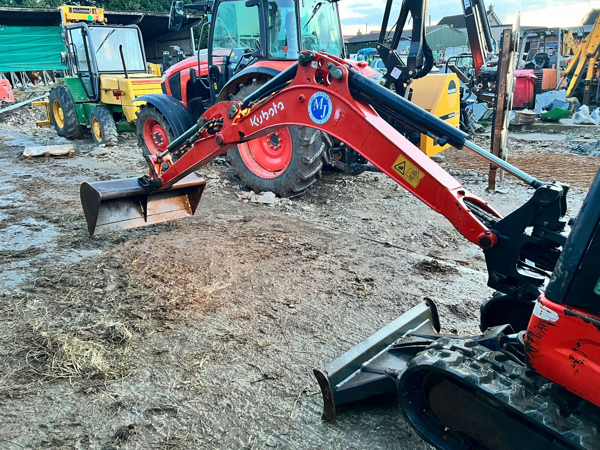 2015 KUBOTA KX015-4 1.5 TON MINI DIGGER, RUNS DRIVES DIGS, SHOWING A LOW AND GENUINE 1850 HOURS - Image 9 of 11