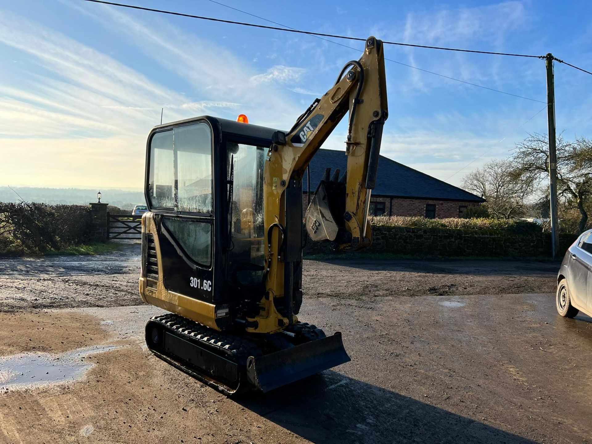 CATERPILLAR 301.6C 1.6 TON MINI DIGGER, RUNS DRIVES AND DIGS, 3 CYLINDER DIESEL ENGINE, YEAR 2007 - Image 6 of 18