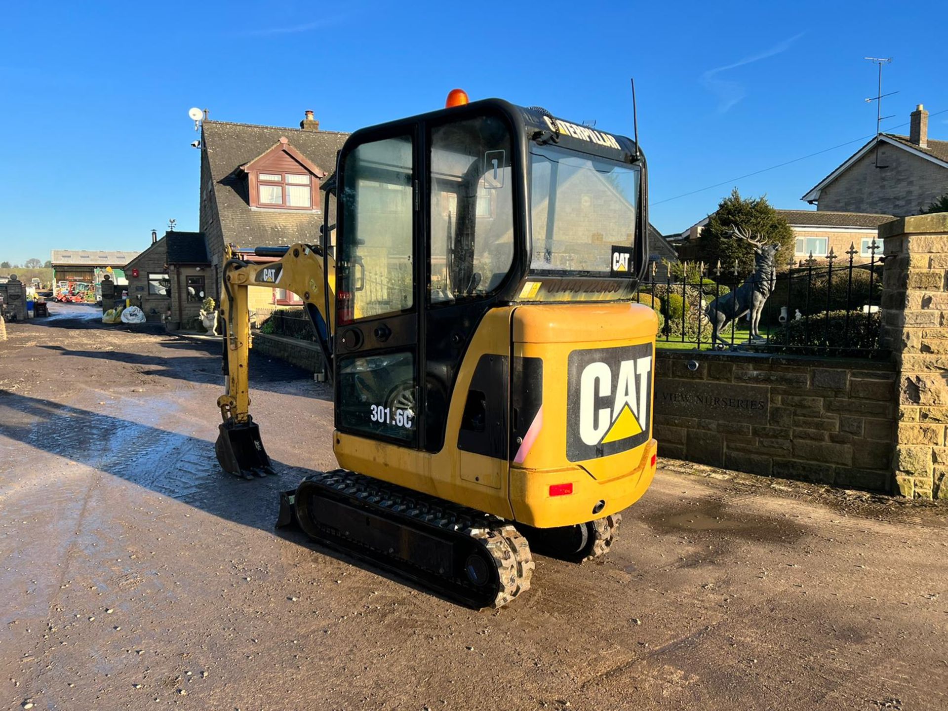 CATERPILLAR 301.6C 1.6 TON MINI DIGGER, RUNS DRIVES AND DIGS, 3 CYLINDER DIESEL ENGINE, YEAR 2007 - Image 5 of 18