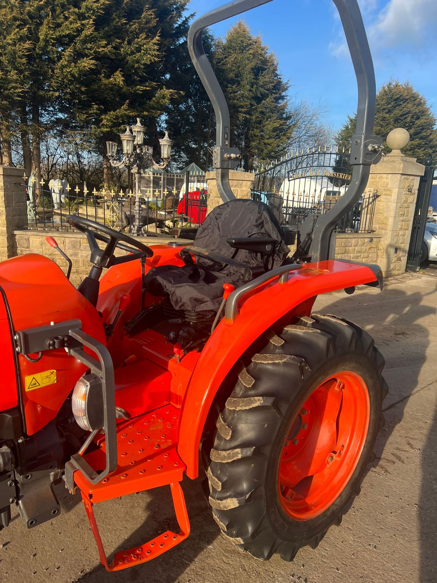 2019 KUBOTA L1361 4 WHEEL DRIVE TRACTOR, 36hp, 3 POINT LINKAGE, RUNS AND WORKS *PLUS VAT* - Image 7 of 11