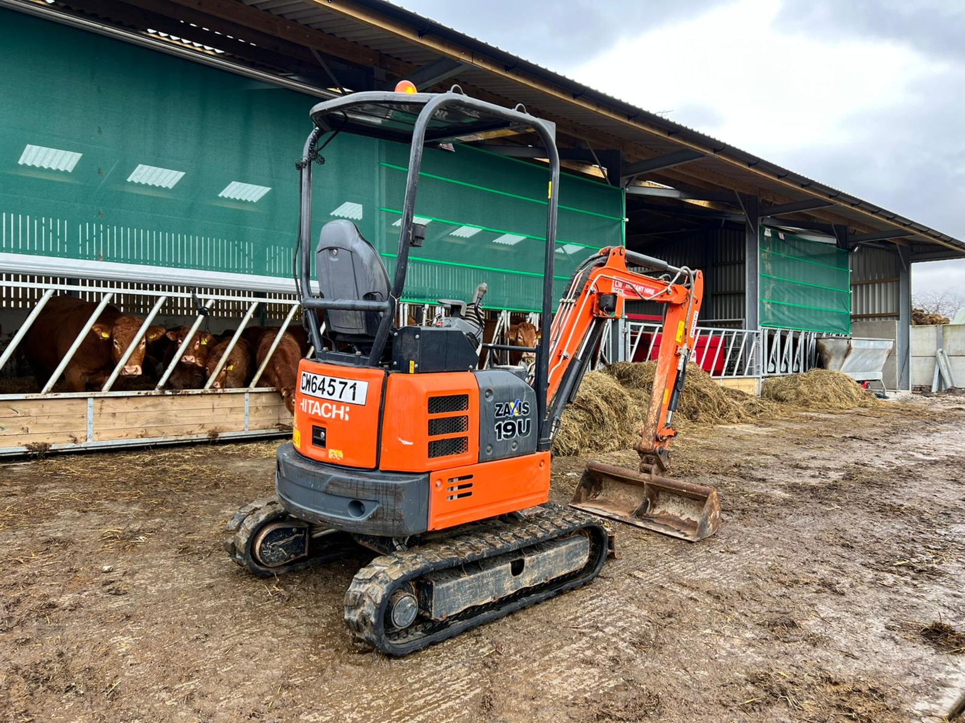 2017 HITACHI ZAXIS 19U 1.9 TON MINI DIGGER, RUNS DRIVES LIFTS, SHOWING A LOW 1609 HOURS - Image 6 of 15