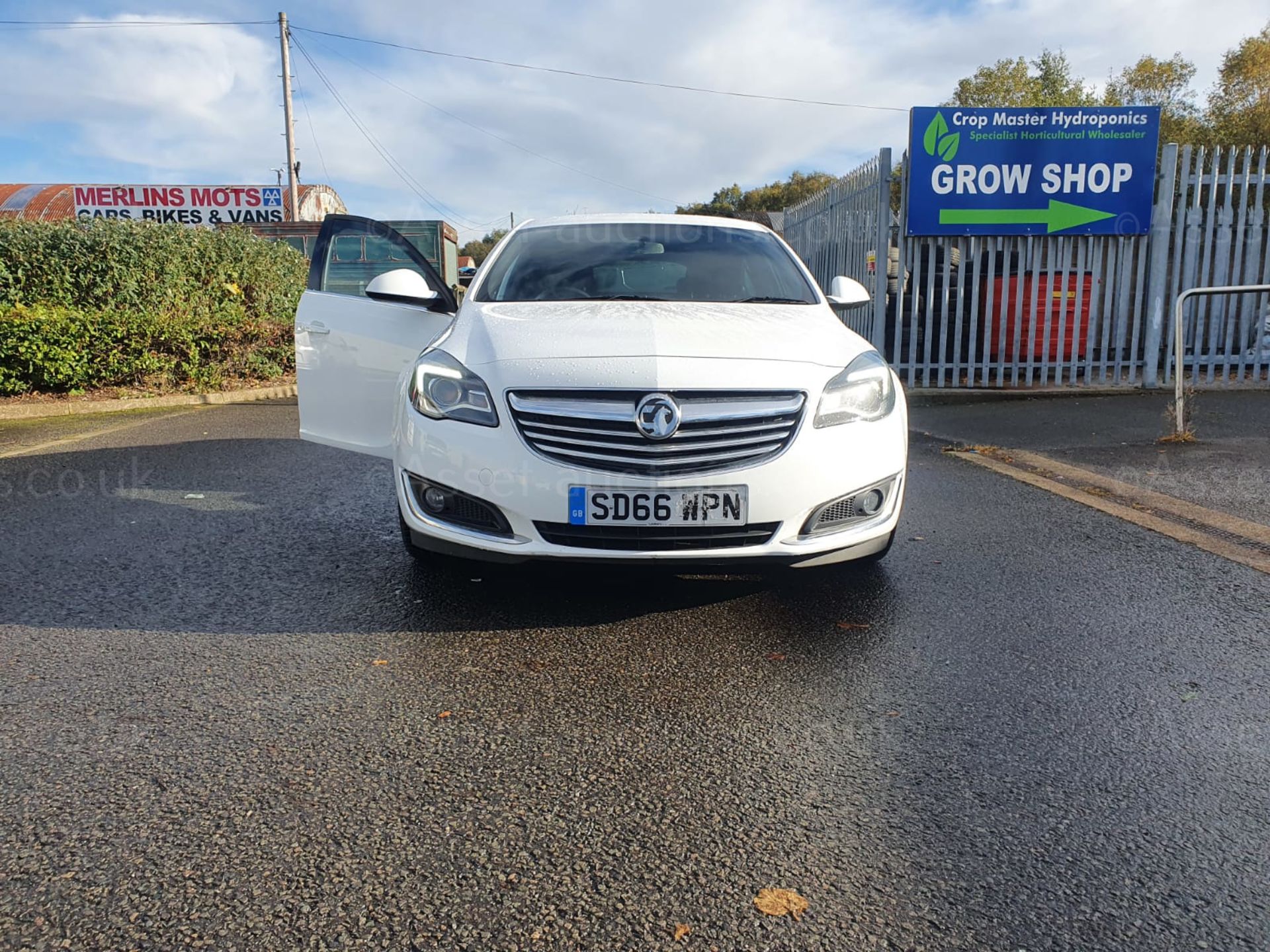 2016/66 VAUXHALL INSIGNIA SRI NAV VXLNE CDTI SS WHITE HATCHBACK, SHOWING 118,544 MILES *NO VAT* - Image 4 of 26