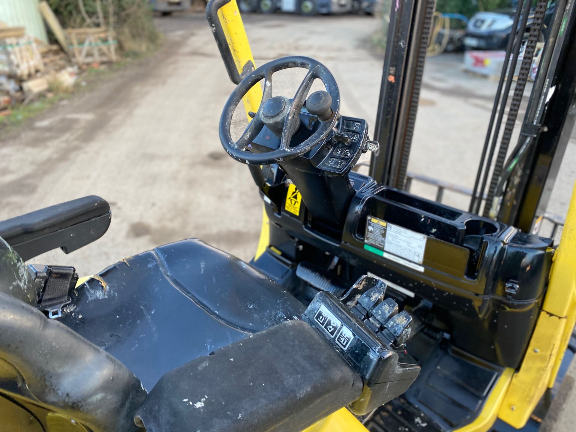 HYSTER 2 TON GAS FORKLIFT, RUNS AND WORKS AS IT SHOULD *PLUS VAT* - Image 4 of 6