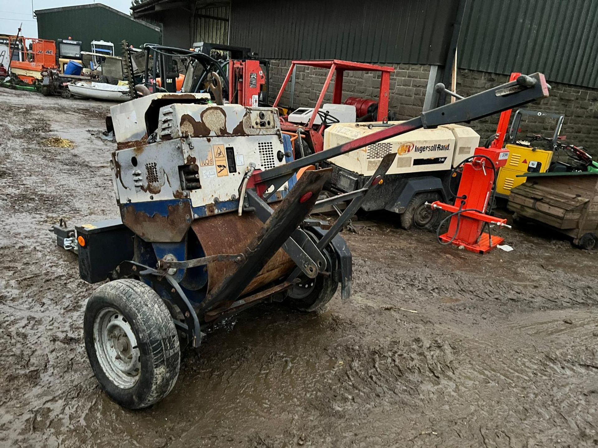 TEREX MBR71 F/R DIESEL SINGLE DRUM PEDESTRIAN VIBRATING ROLLER WITH 2016 SINGLE AXEL TRAILER - Image 5 of 10