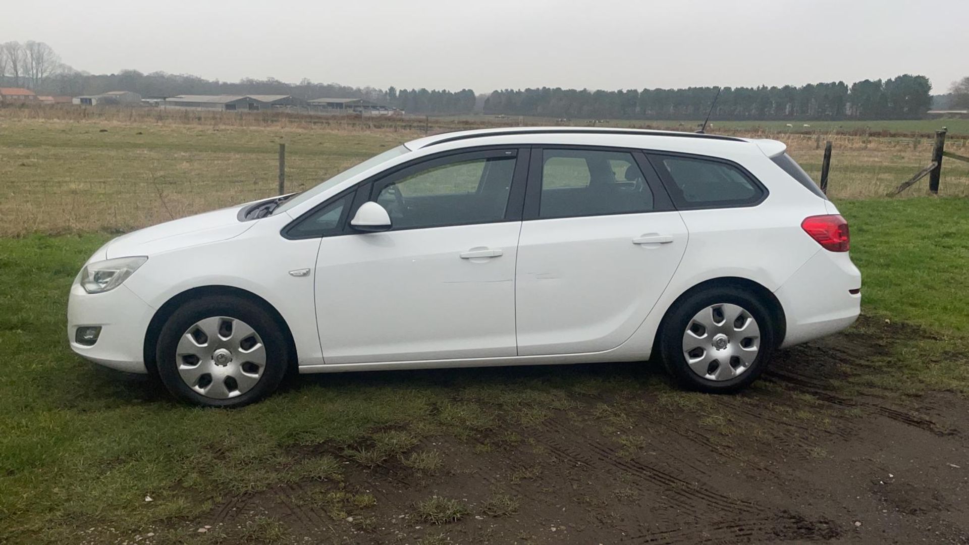 2011/61 VAUXHALL ASTRA EXCLUSIV CDTI ECOFLX S/S WHITE ESTATE, 114,218 MILES *NO VAT* - Image 4 of 12