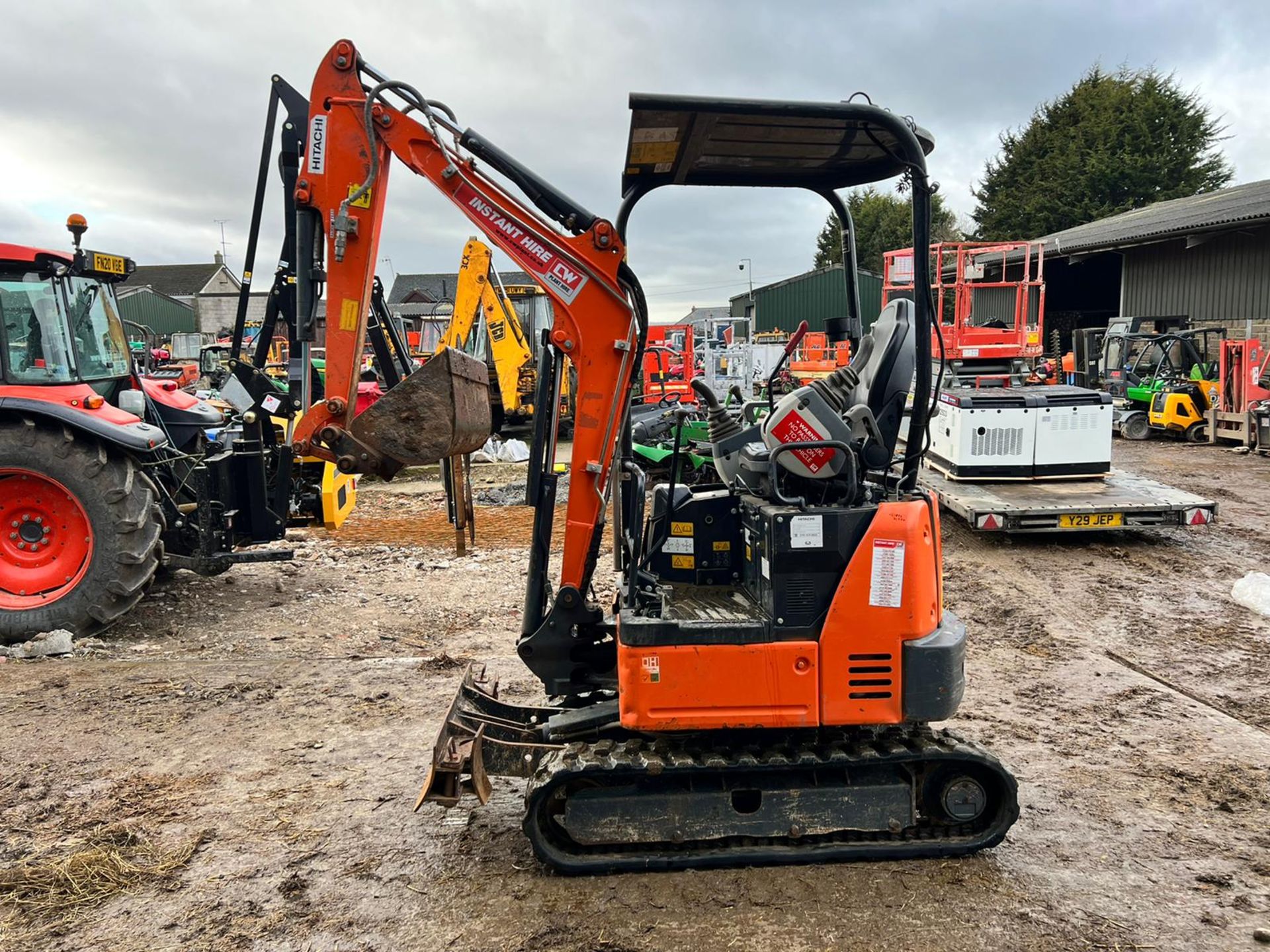 2017 HITACHI ZAXIS 19U 1.9 TON MINI DIGGER, RUNS DRIVES LIFTS, SHOWING A LOW 1609 HOURS - Image 5 of 15