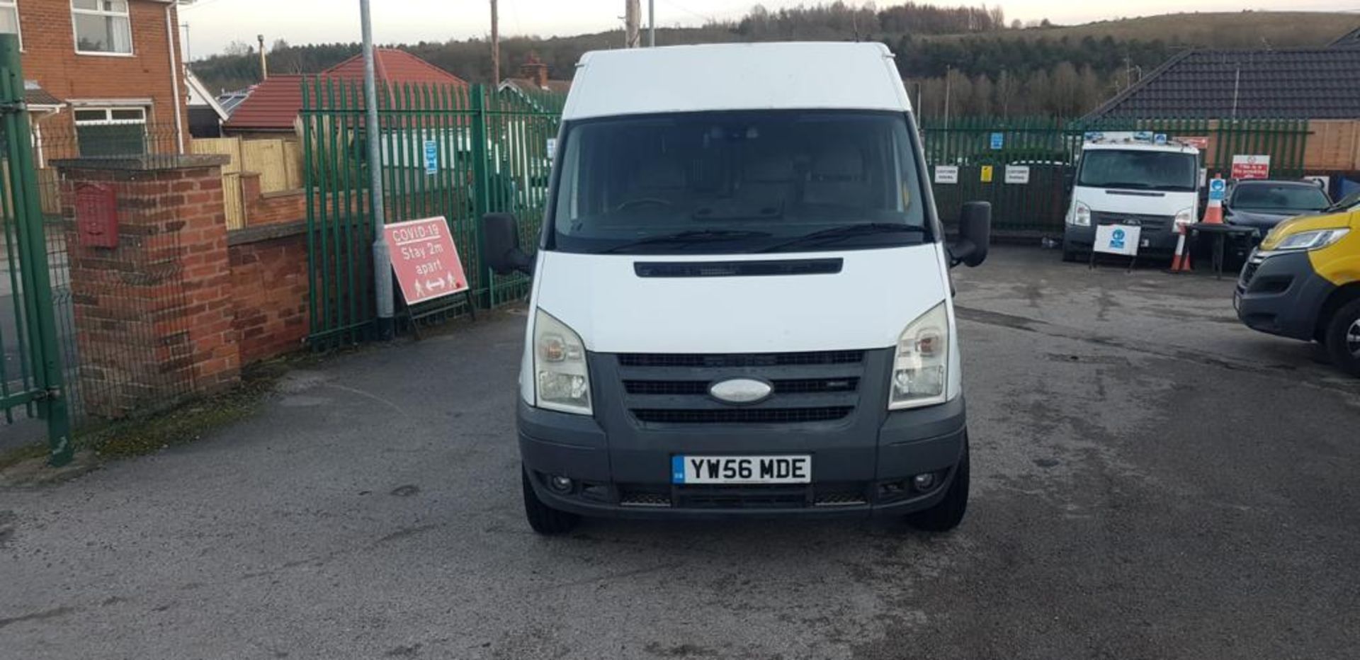 2006 FORD TRANSIT 15 SEATER WHITE MINIBUS, 2.4 DIESEL ENGINE, 142,701 MILES *NO VAT* - Image 2 of 10