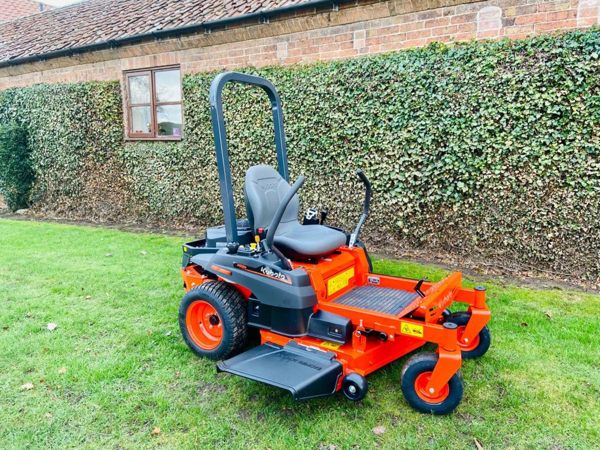 KUBOTA Z122R ZERO TURN MOWER, BRAND NEW, 42" ROTARY CUT *PLUS VAT*