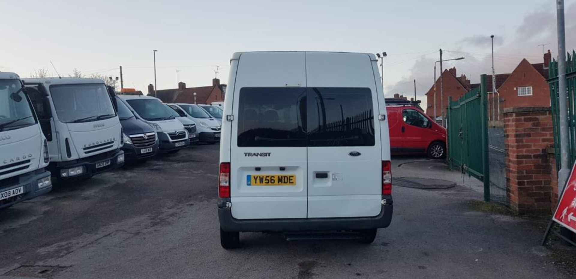 2006 FORD TRANSIT 15 SEATER WHITE MINIBUS, 2.4 DIESEL ENGINE, 142,701 MILES *NO VAT* - Image 5 of 10