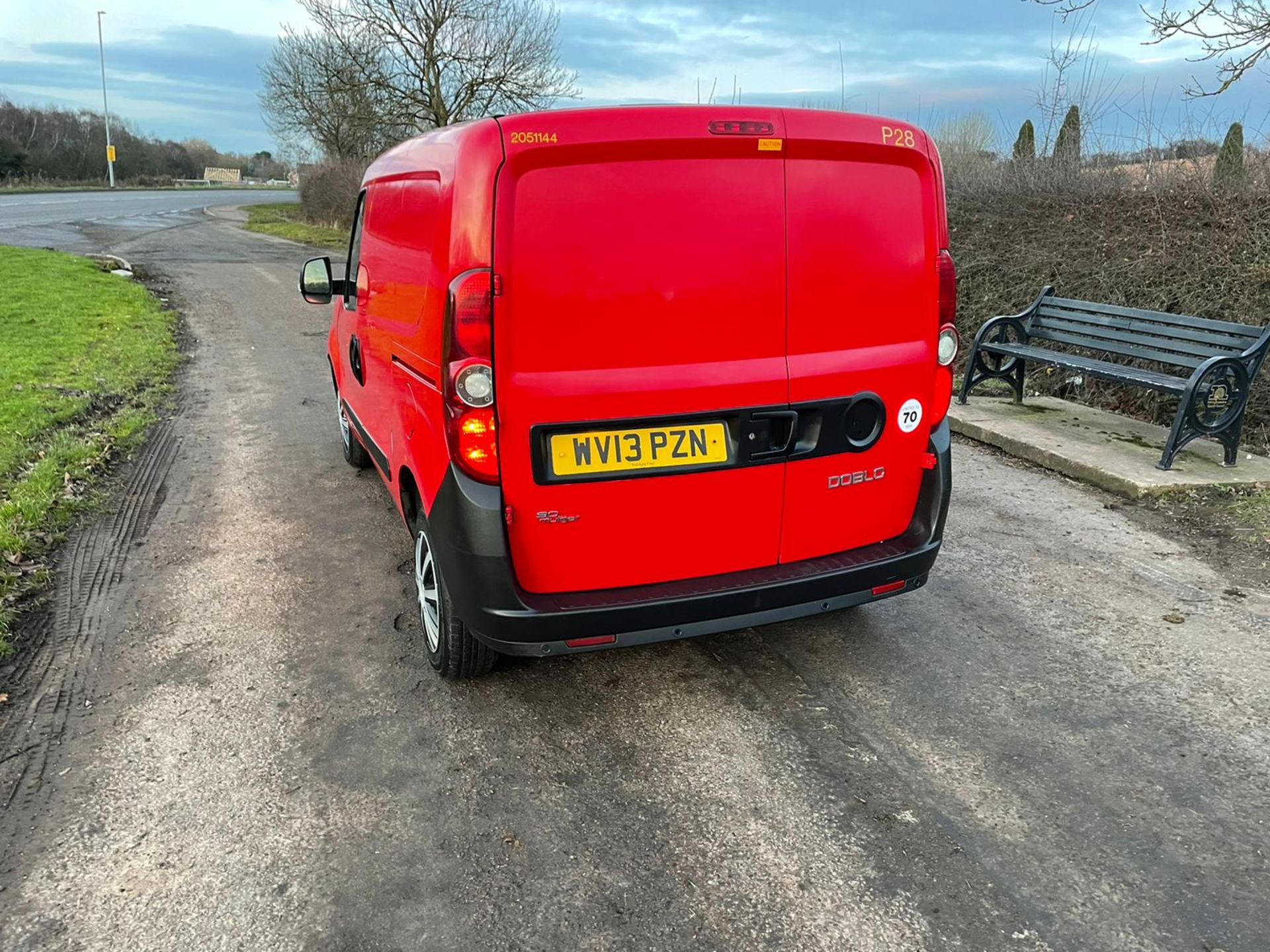 2013/13 REG FIAT DOBLO 16V MULTIJET 1.25 DIESEL RED PANEL VAN, SHOWING 0 FORMER KEEPERS *NO VAT* - Image 5 of 17