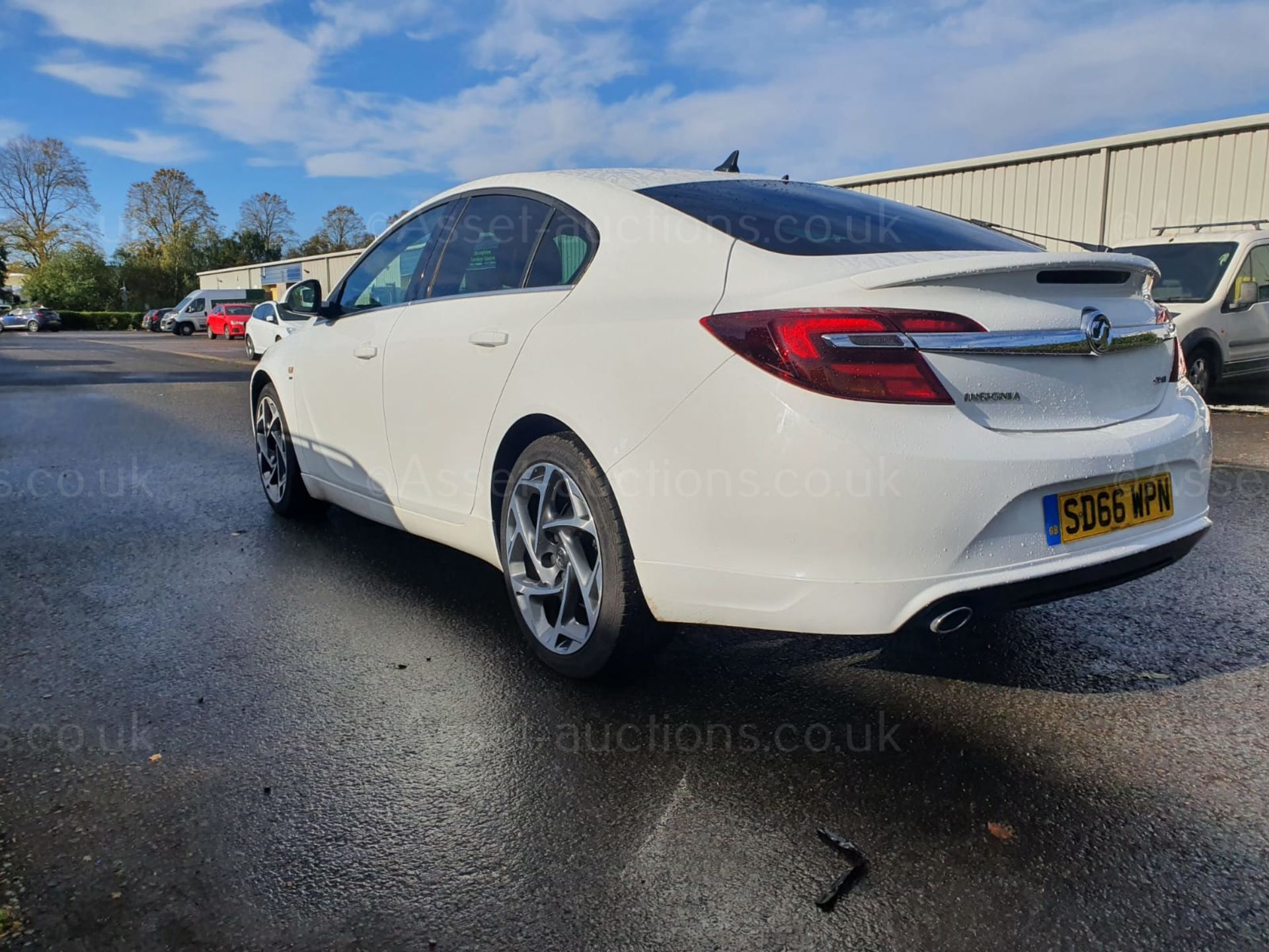 2016/66 VAUXHALL INSIGNIA SRI NAV VXLNE CDTI SS WHITE HATCHBACK, SHOWING 118,544 MILES *NO VAT* - Image 8 of 26