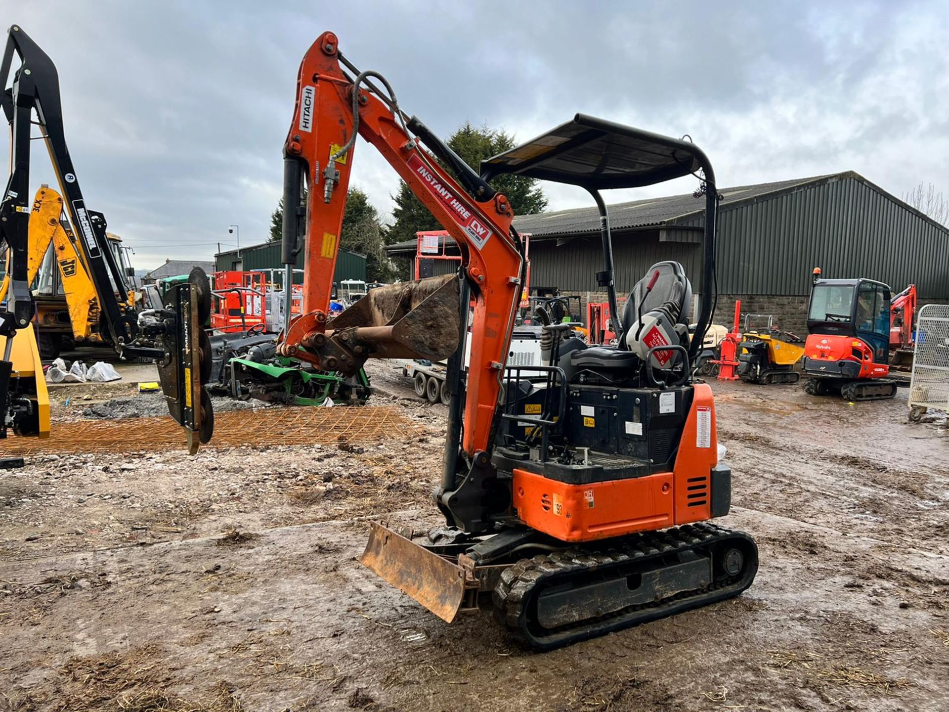 2017 HITACHI ZAXIS 19U 1.9 TON MINI DIGGER, RUNS DRIVES LIFTS, SHOWING A LOW 1609 HOURS - Image 2 of 15