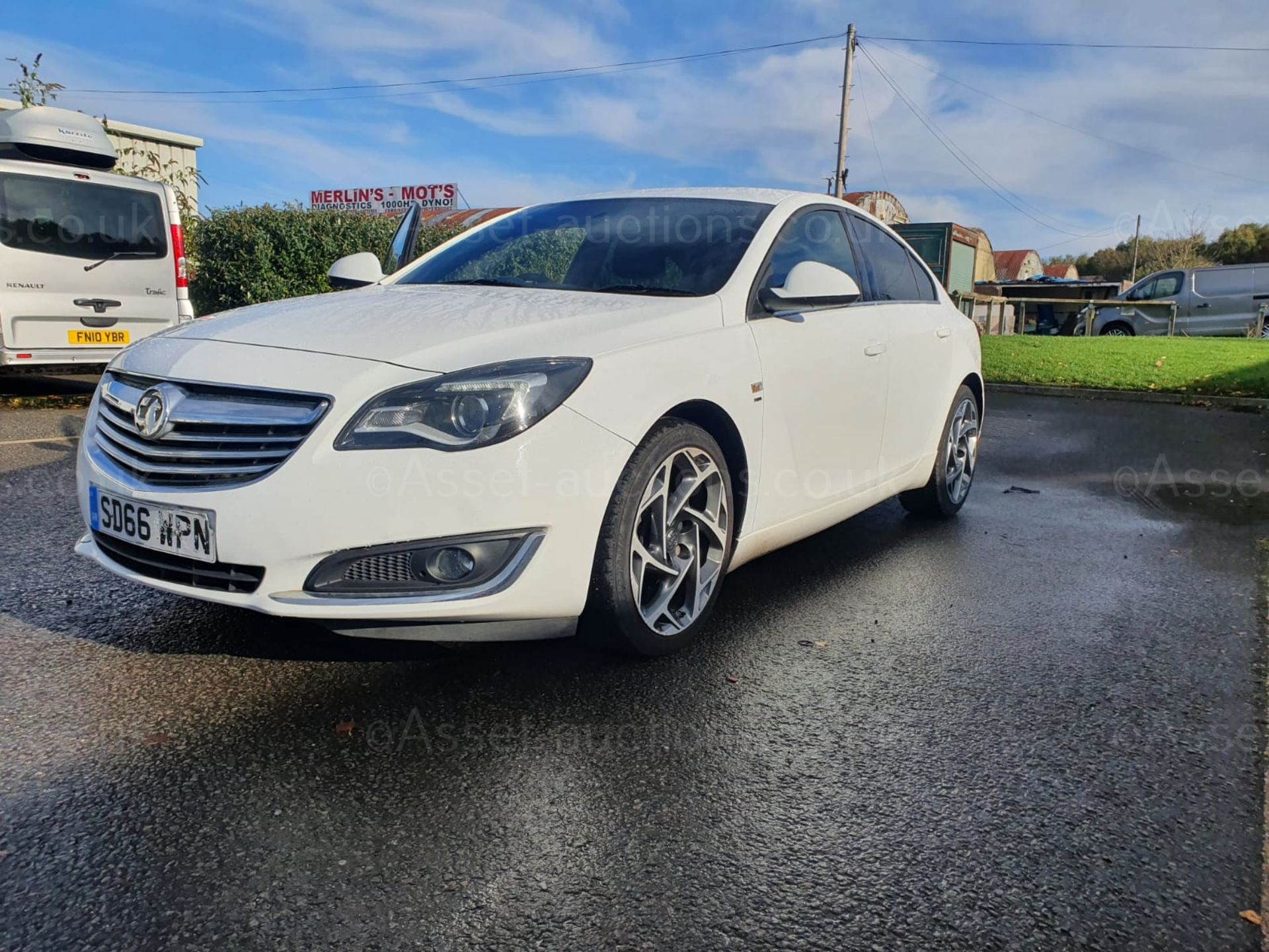 2016/66 VAUXHALL INSIGNIA SRI NAV VXLNE CDTI SS WHITE HATCHBACK, SHOWING 118,544 MILES *NO VAT* - Image 5 of 26