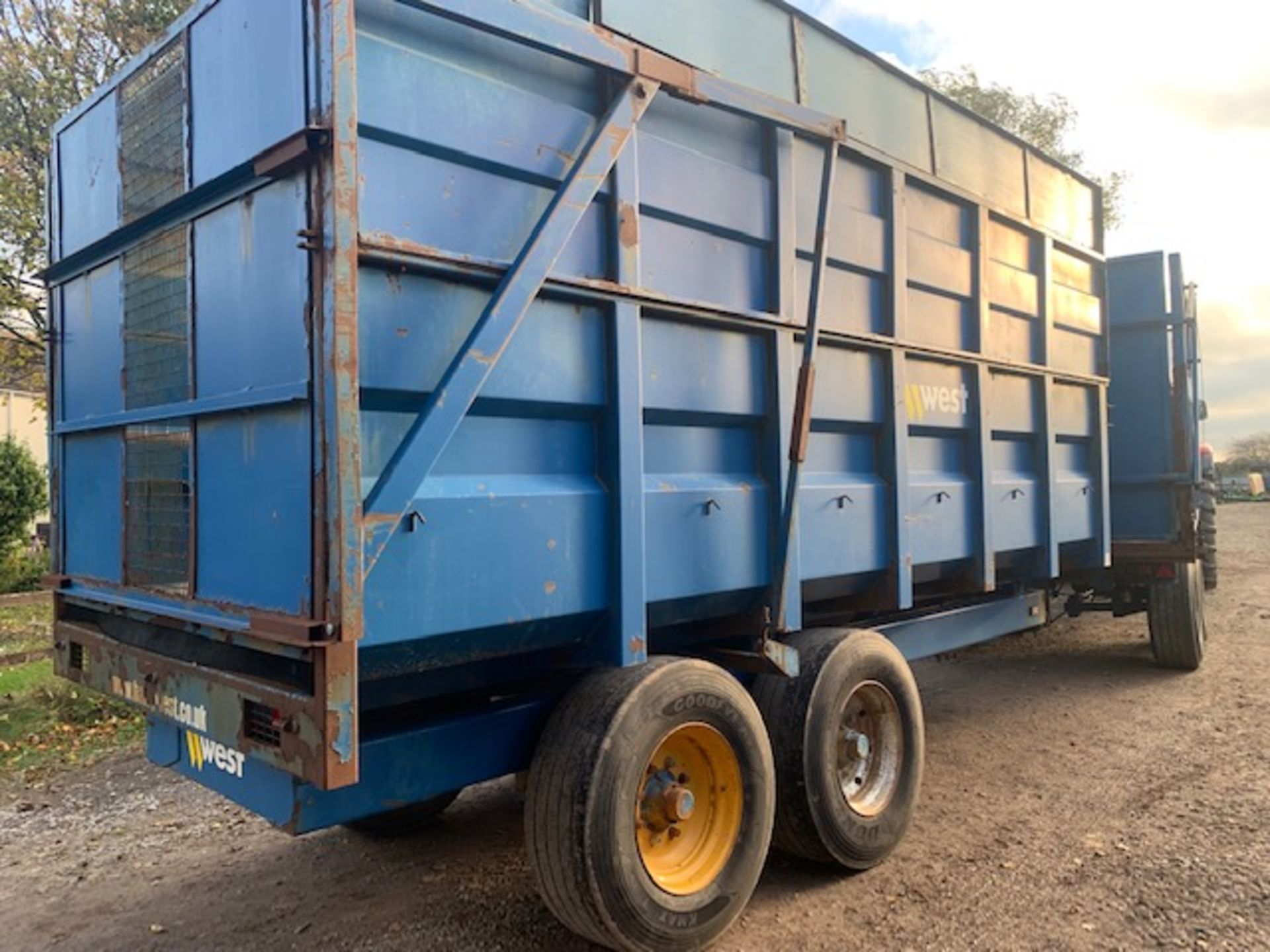 WEST 12 TON TWIN AXLE TIPPING TRAILER, SPRUNG DRAWBAR, BRAKES AND LIGHTS, GOOD BODY *PLUS VAT* - Image 2 of 5