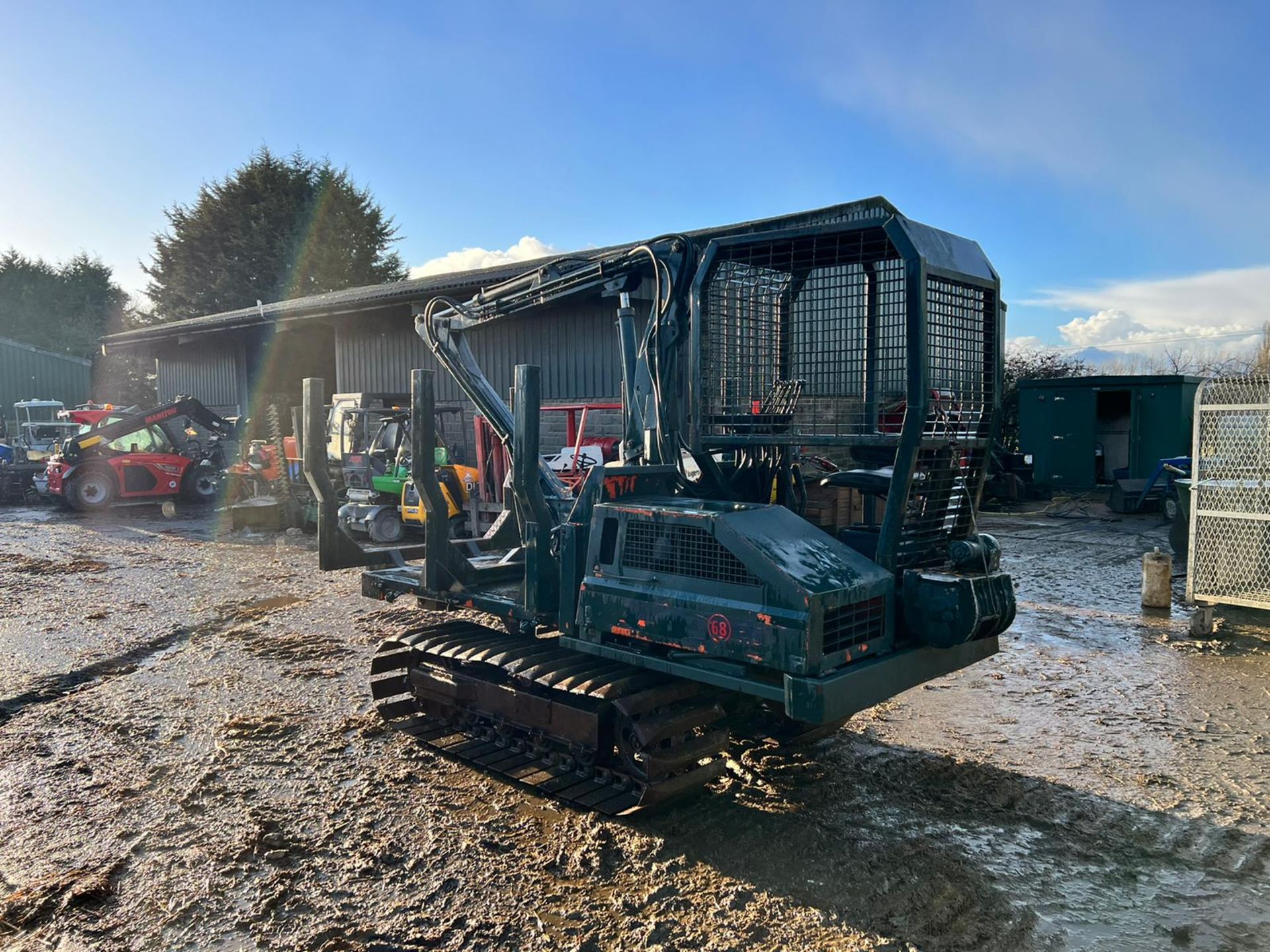 KUBOTA 3 TON TRACKED DUMPER / LOG FORWARDER WITH CRANE / TIMBER GRAB AND FRONT WINCH *PLUS VAT* - Image 5 of 16