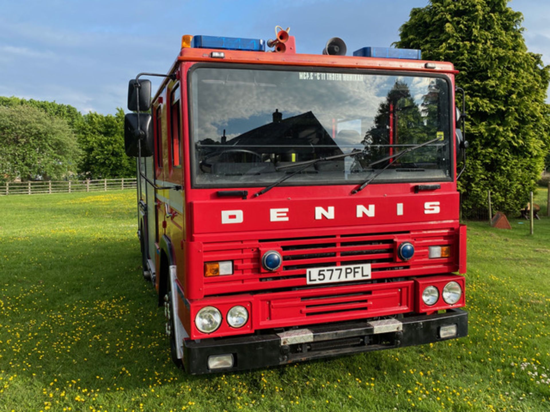 FIRE ENGINE, EX TRAINING VEHICLE, DRIVES SPOT ON, 42K MILES, LADDER AND HELMET INCLUDED *NO VAT* - Image 2 of 14