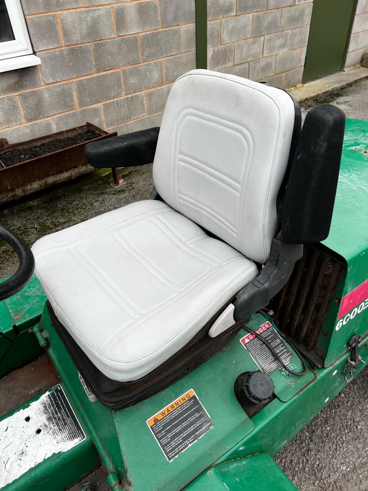 RANSOMES 6000 OUT FRONT MOWER, 4WD, 5ft CUT WIDTH, 3 CYLINDER KUBOTA DIESEL ENGINE *NO VAT* - Image 5 of 7