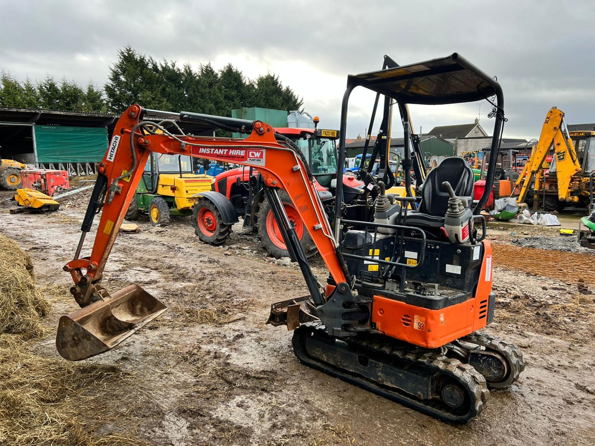 2017 HITACHI ZAXIS 19U 1.9 TON MINI DIGGER, RUNS DRIVES LIFTS, SHOWING A LOW 1609 HOURS - Image 3 of 15