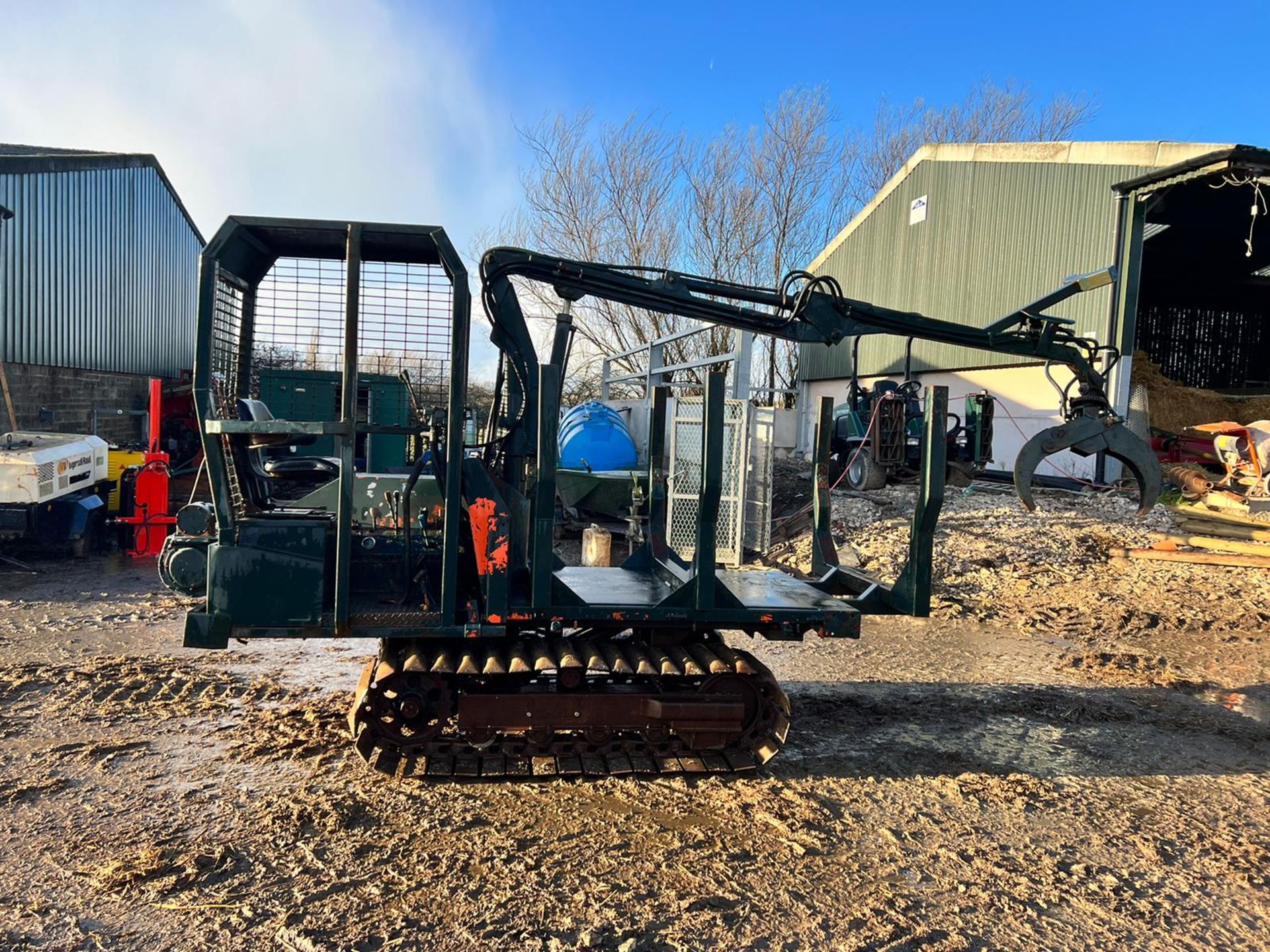 KUBOTA 3 TON TRACKED DUMPER / LOG FORWARDER WITH CRANE / TIMBER GRAB AND FRONT WINCH *PLUS VAT* - Image 4 of 16